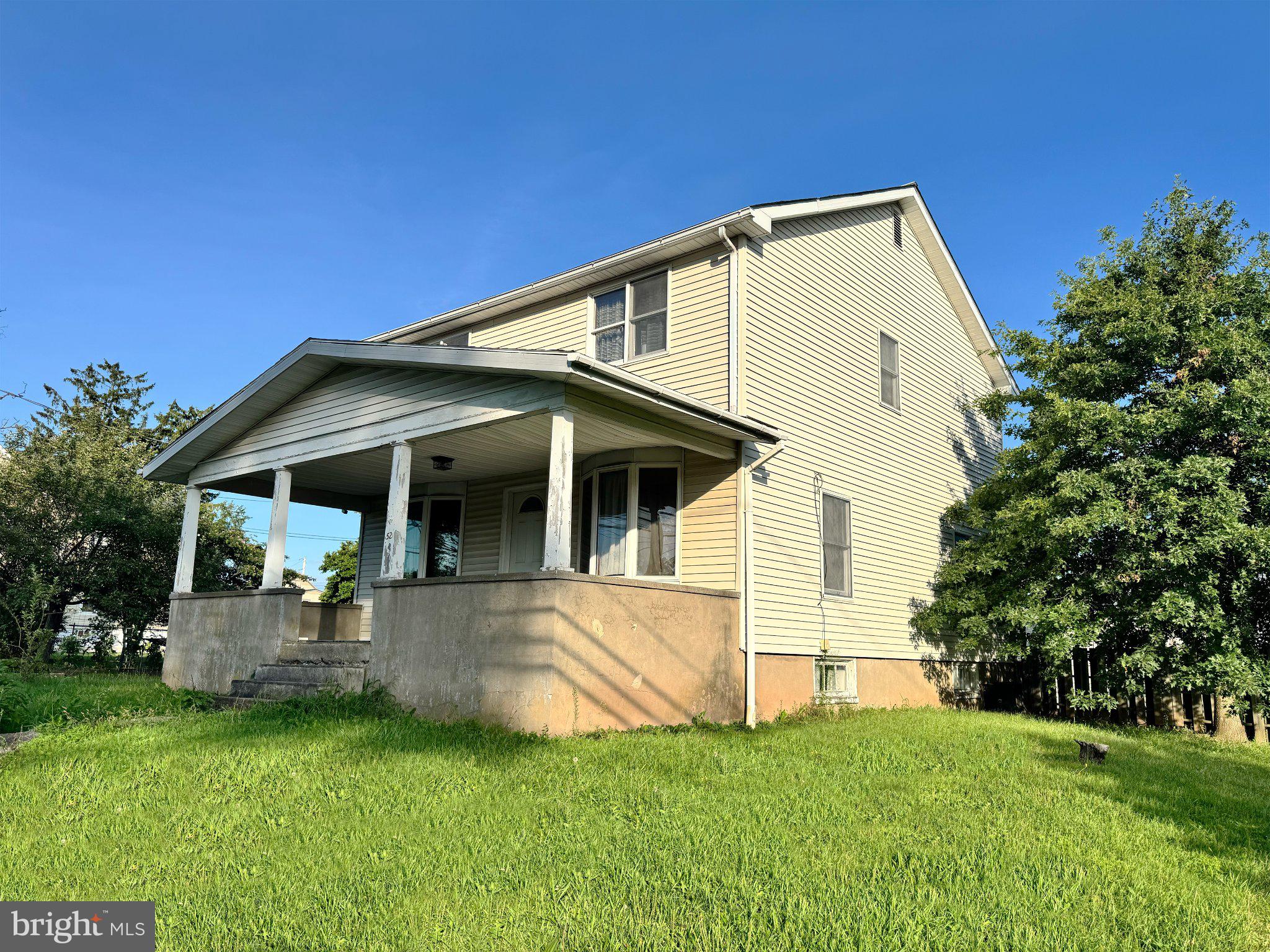 52 Broad St, Trumbauersville, PA 18970