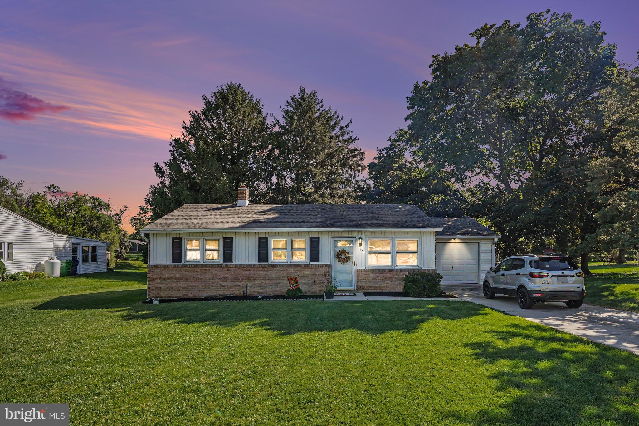 1141 Fairmont Dr, Harrisburg, PA 17112