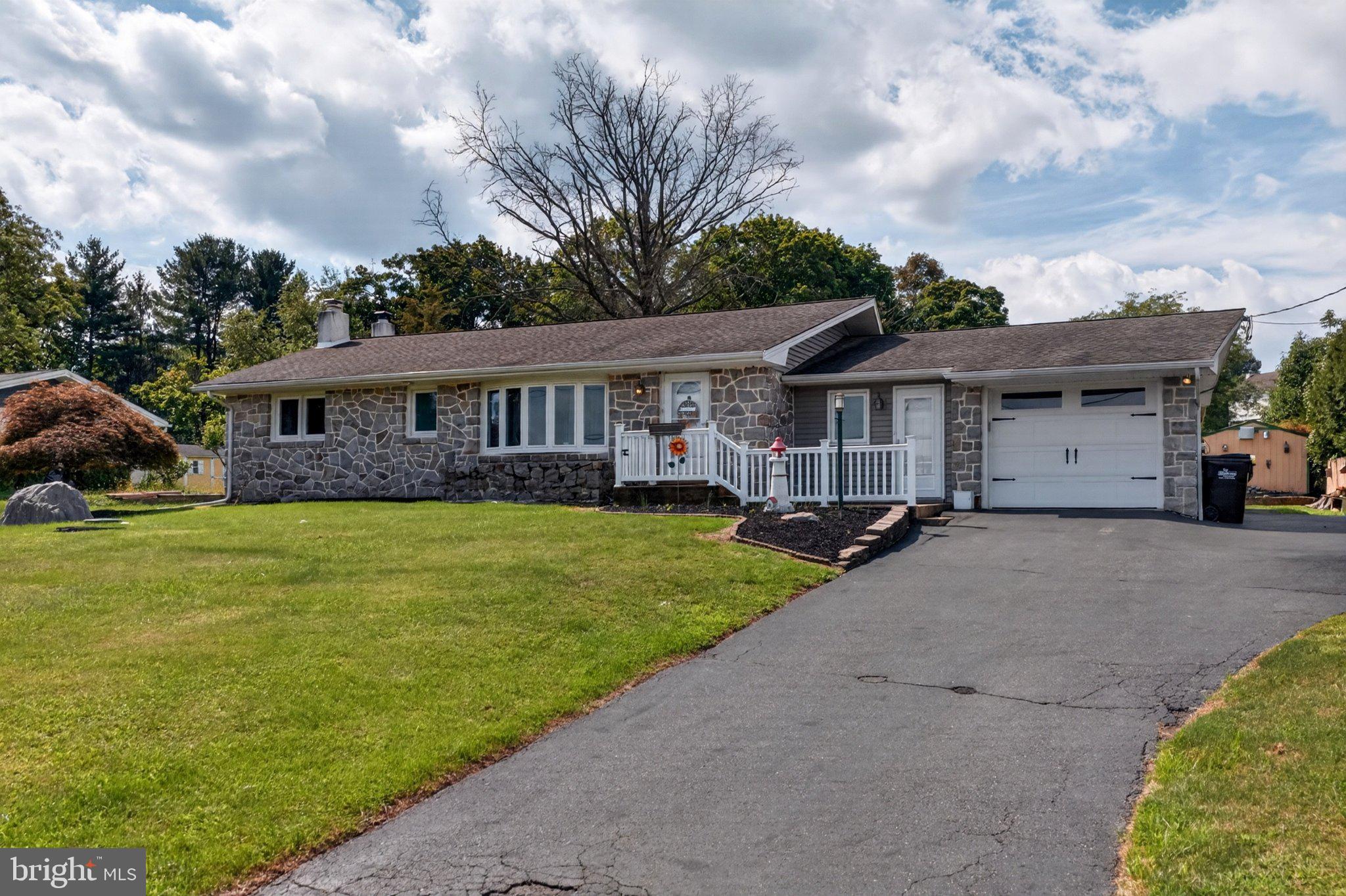1307 Klinerd Rd, Pennsburg, PA 18073