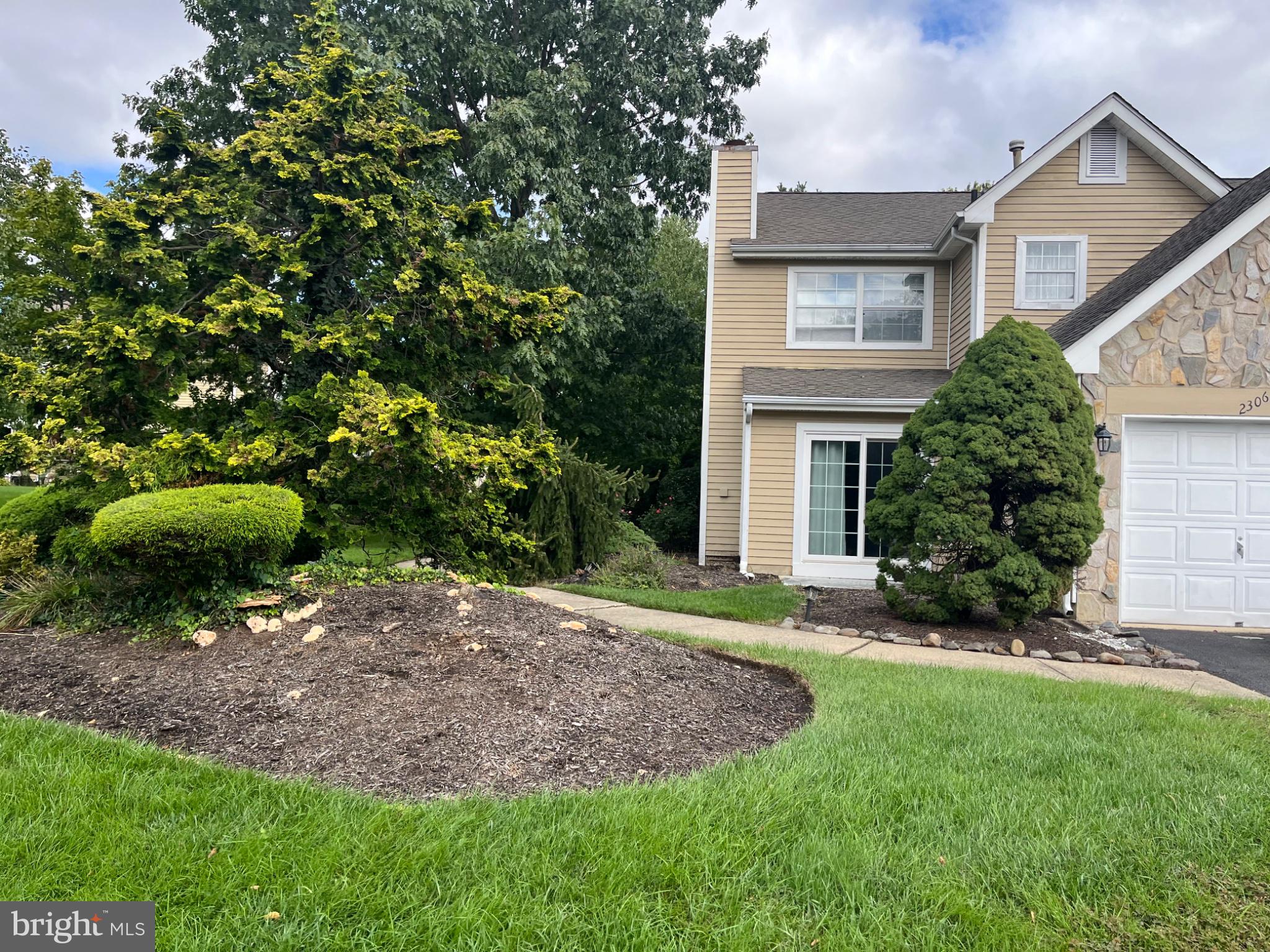 2306 Orchard Hill Cir, Warrington, PA 18976 photo
