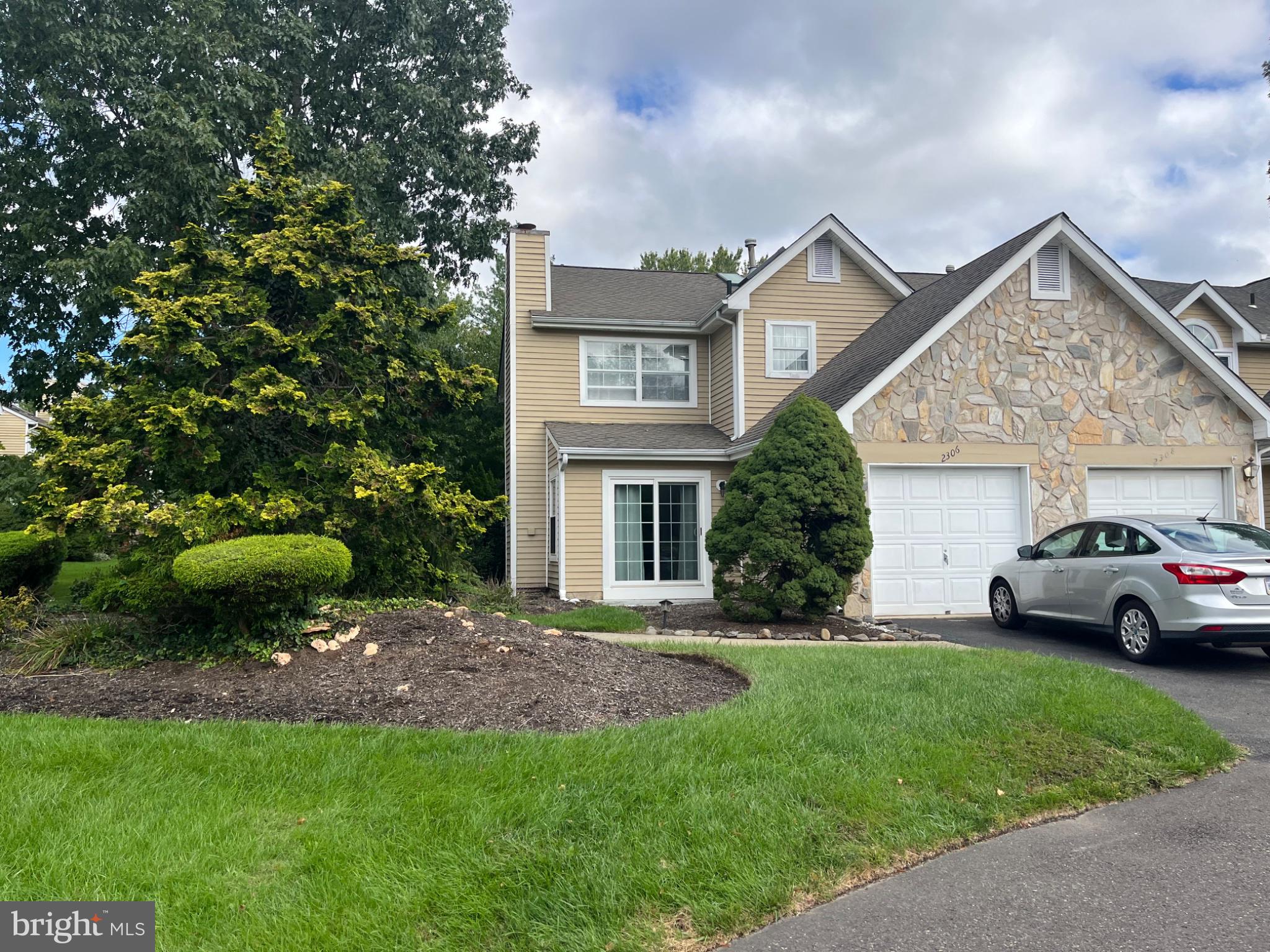 2306 Orchard Hill Cir, Warrington, PA 18976 photo