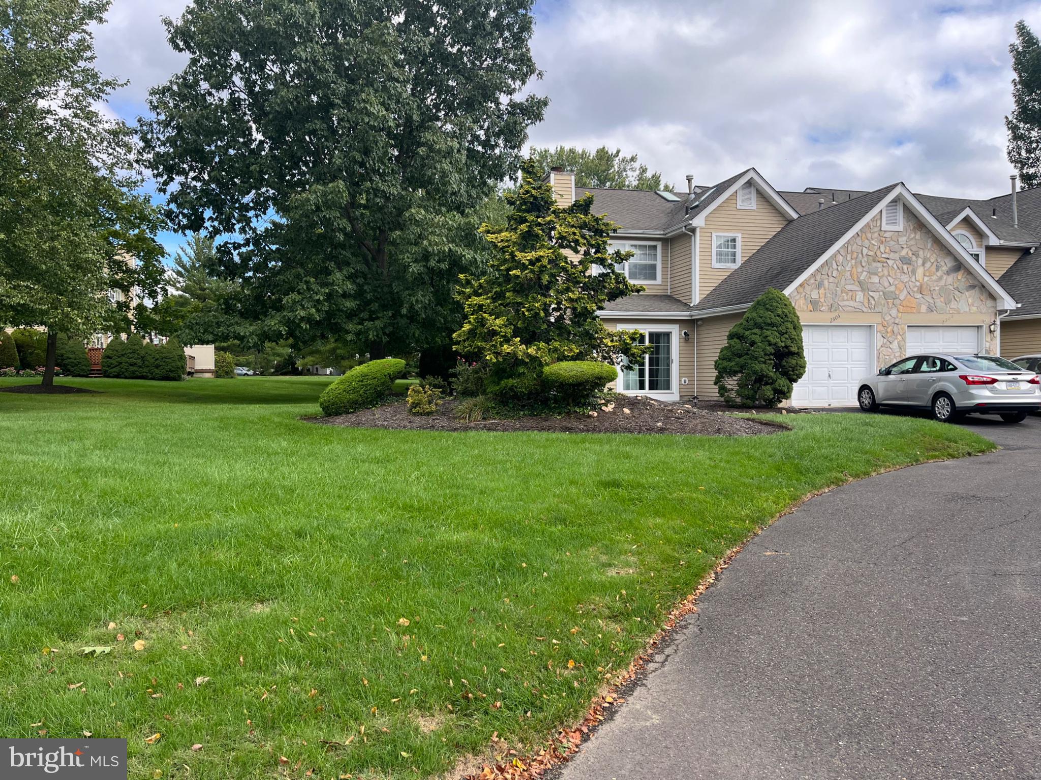 2306 Orchard Hill Cir, Warrington, PA 18976 photo