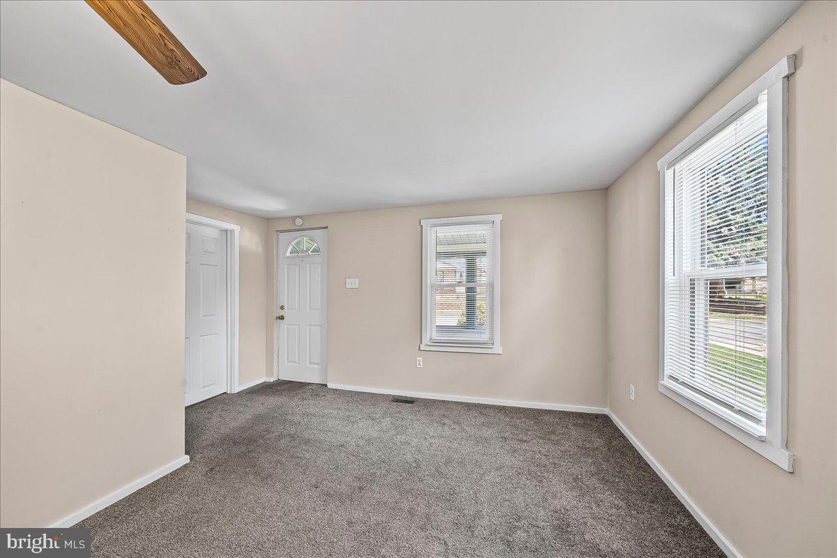 1242 Chestnut St, Marcus Hook, PA 19061 photo
