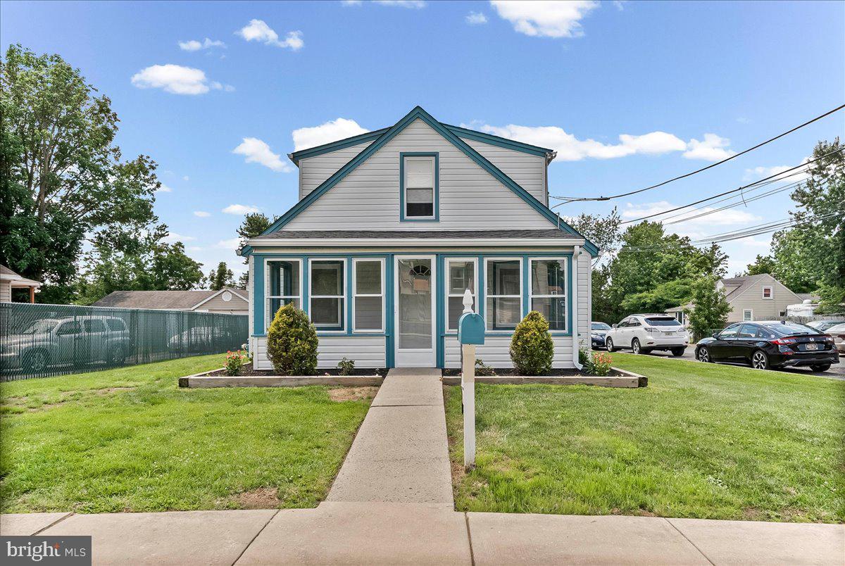 1242 Chestnut St, Marcus Hook, PA 19061