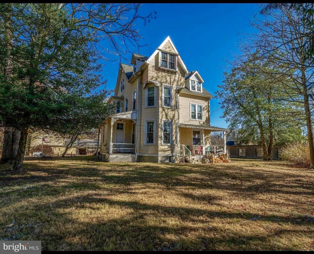 354 Valleybrook Rd, Glen Mills, PA 19342