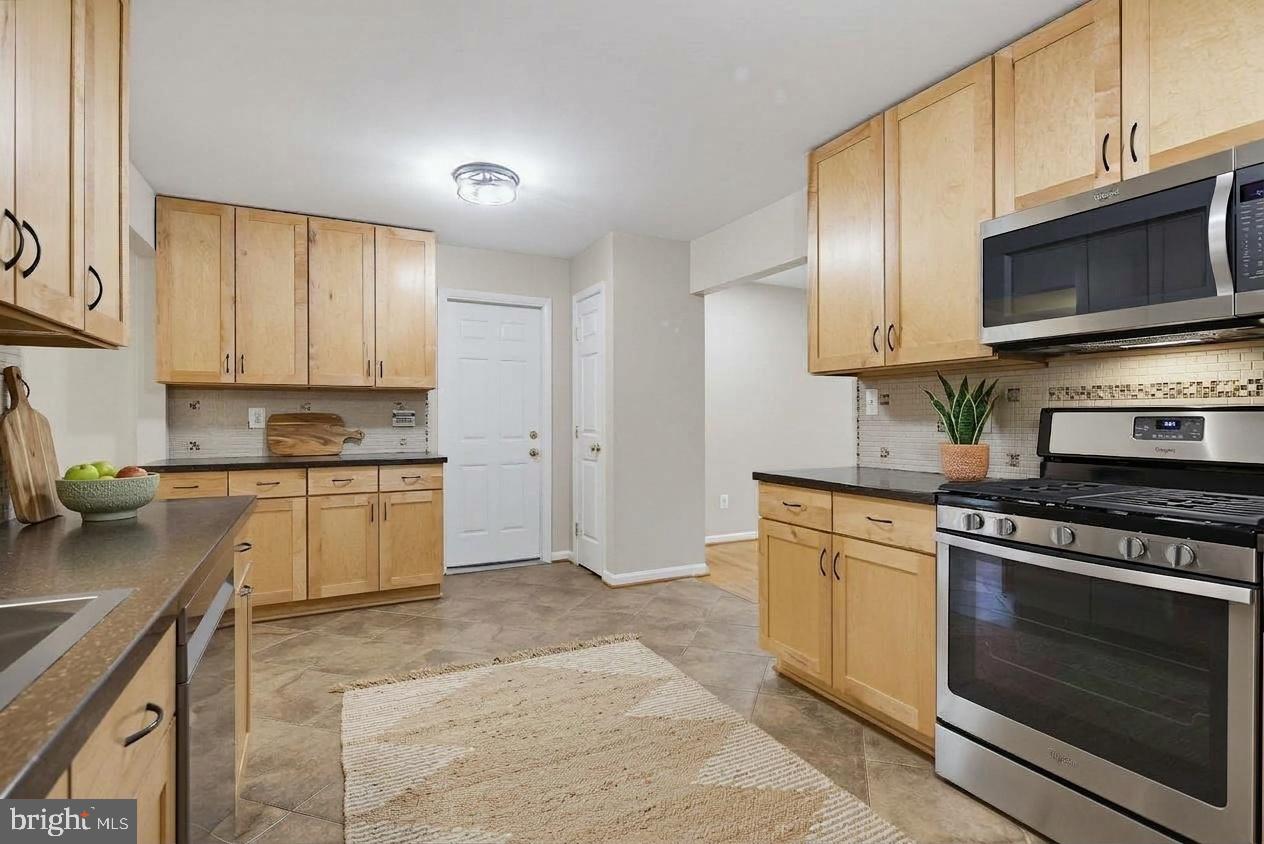 6404 Woodburn Ave, Elkridge, MD 21075 photo