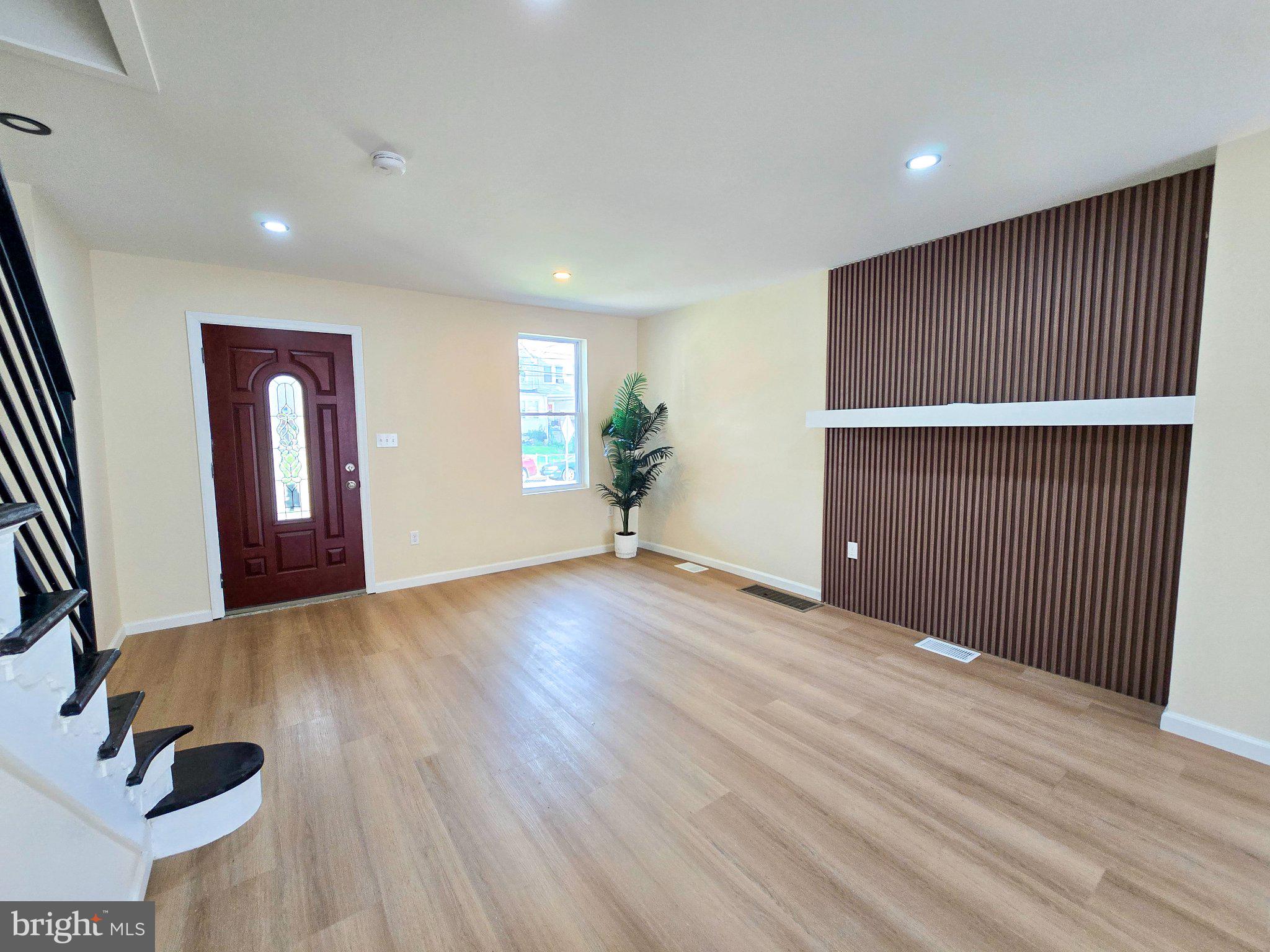 7108 Clover Ln, Upper Darby, PA 19082 photo
