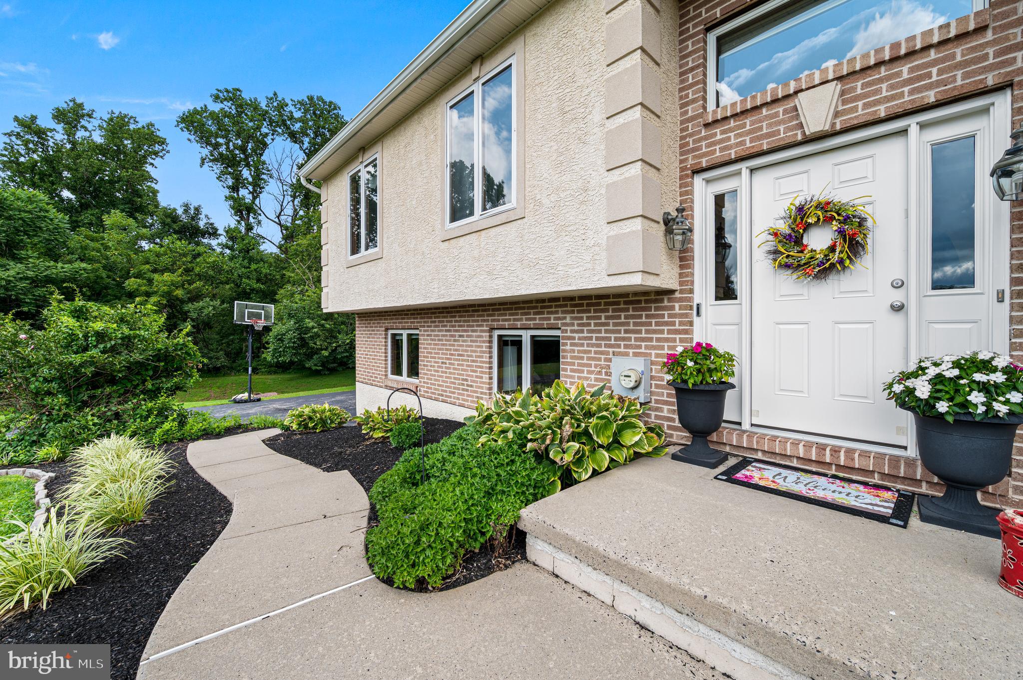 33 Melissa Ln, Royersford, PA 19468 photo
