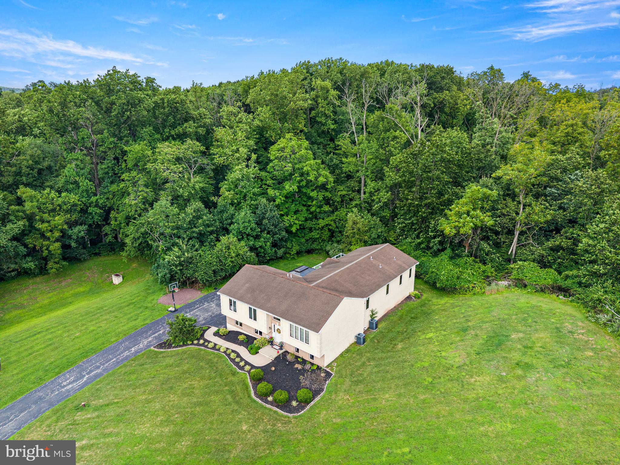 33 Melissa Ln, Royersford, PA 19468 photo