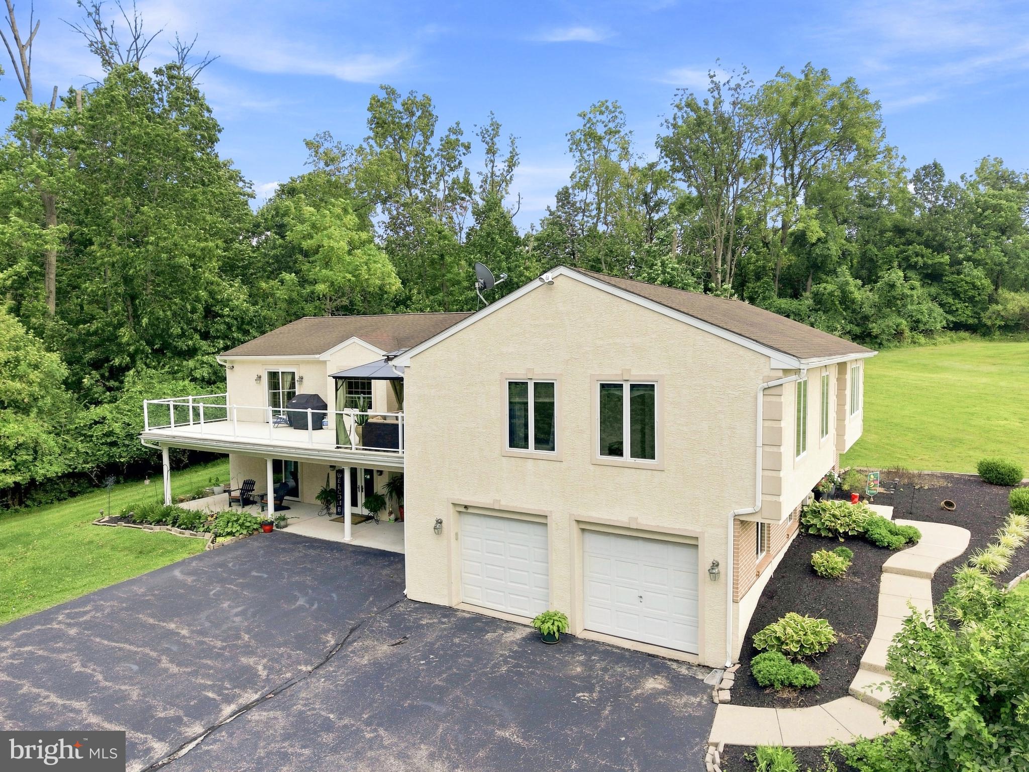 33 Melissa Ln, Royersford, PA 19468 photo