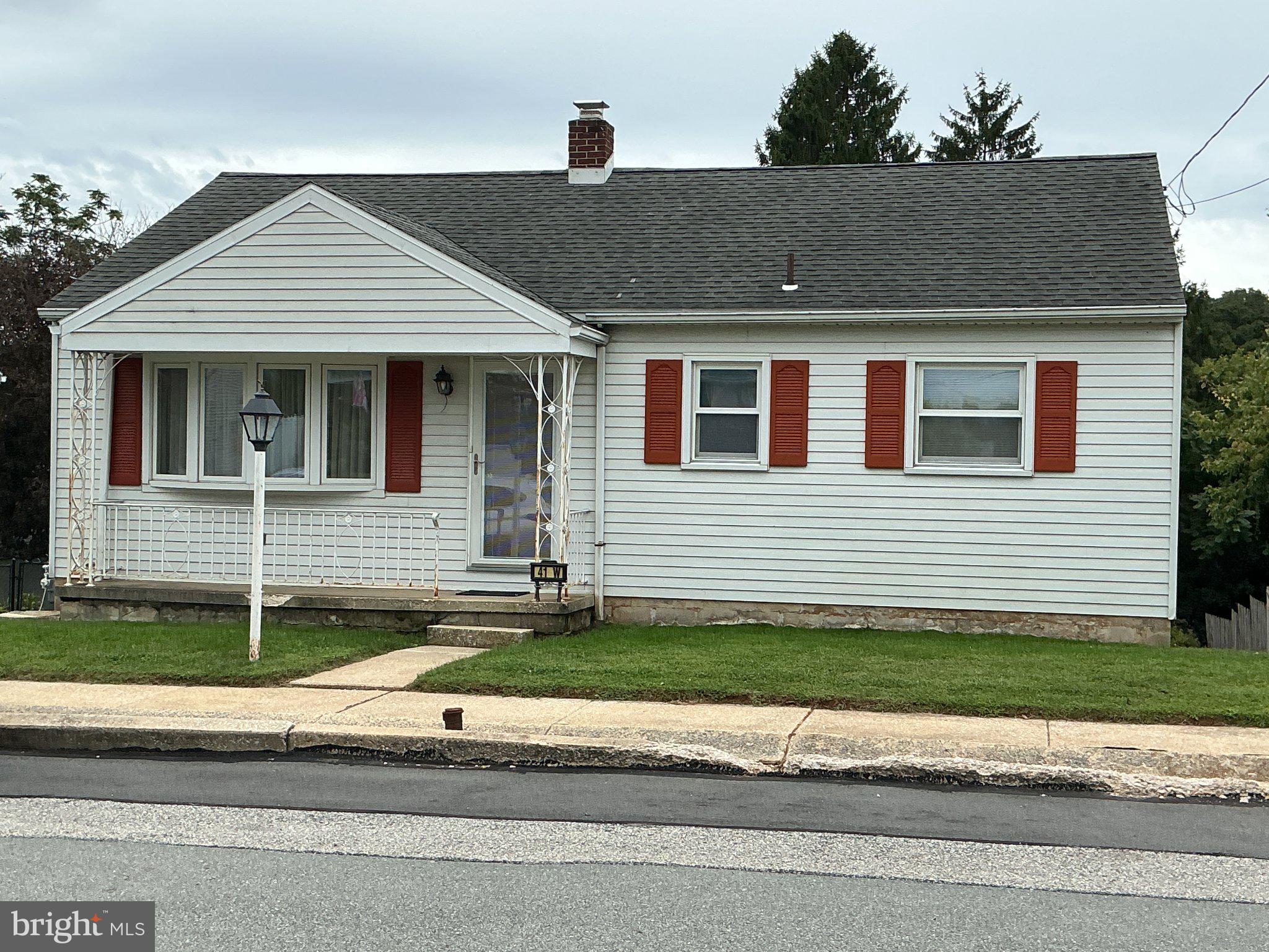 41 High St, Windsor, PA 17366