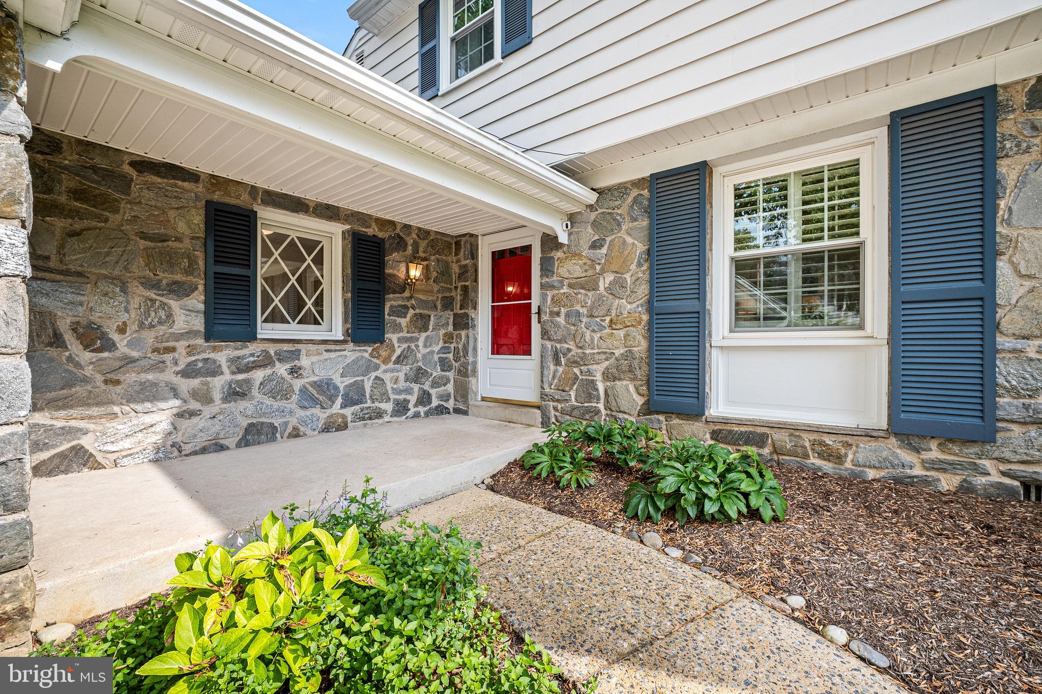 593 Watford Ln, Berwyn, PA 19312 photo