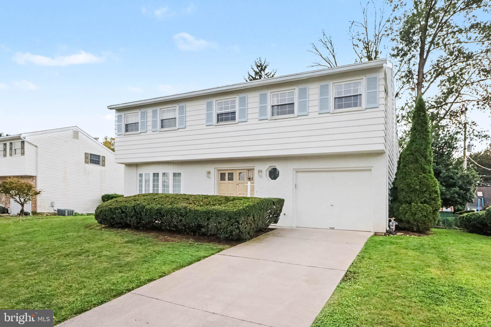 7 Center Dr, Camp Hill, PA 17011 photo