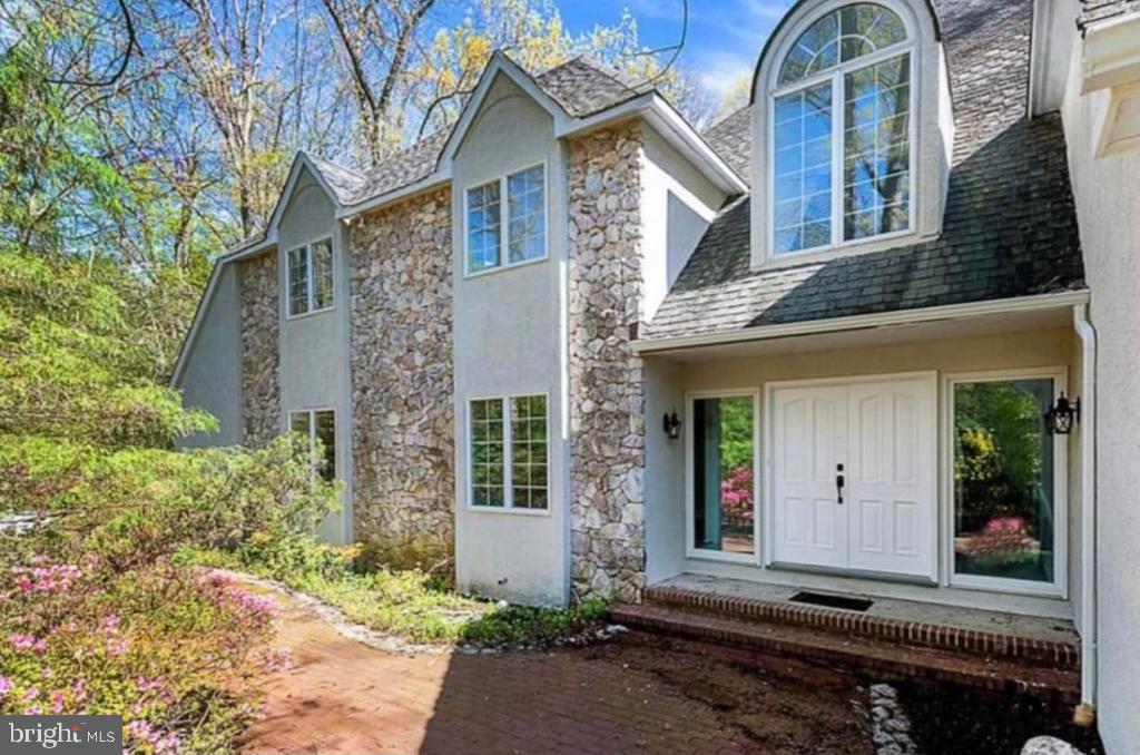 1 Keswick Dr, Voorhees, NJ 08043