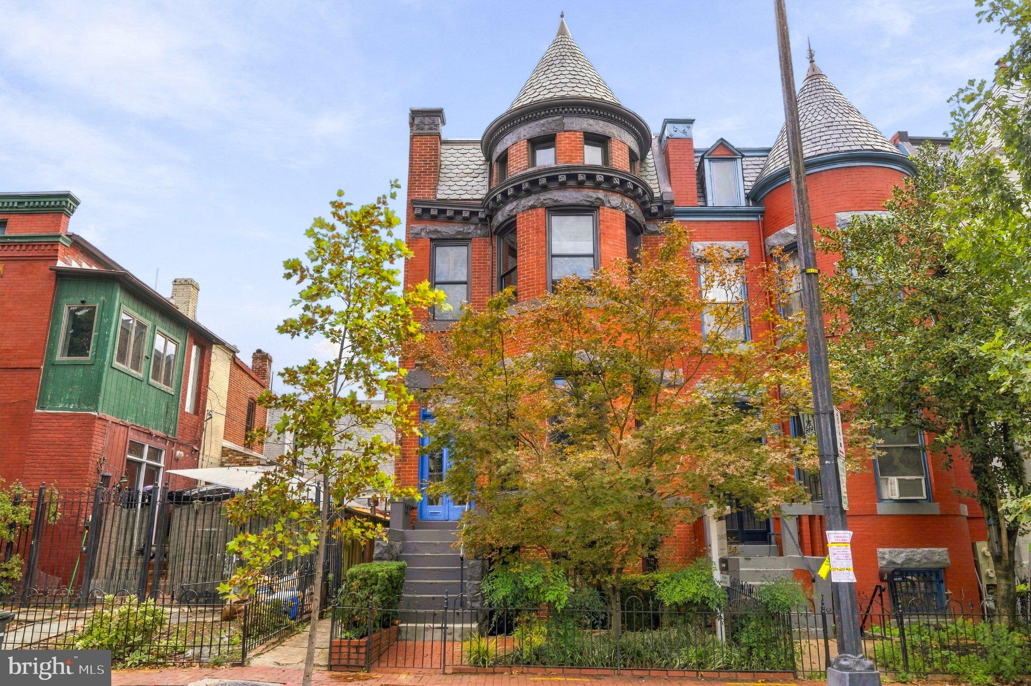 210 8th St, Washington, DC 20003