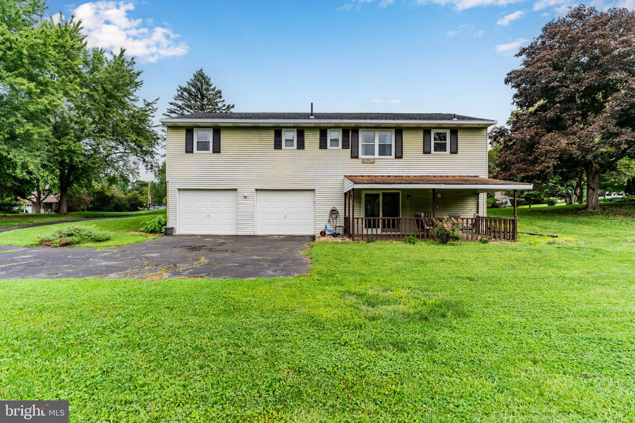 15 Parkside Dr, Hummelstown, PA 17036 photo