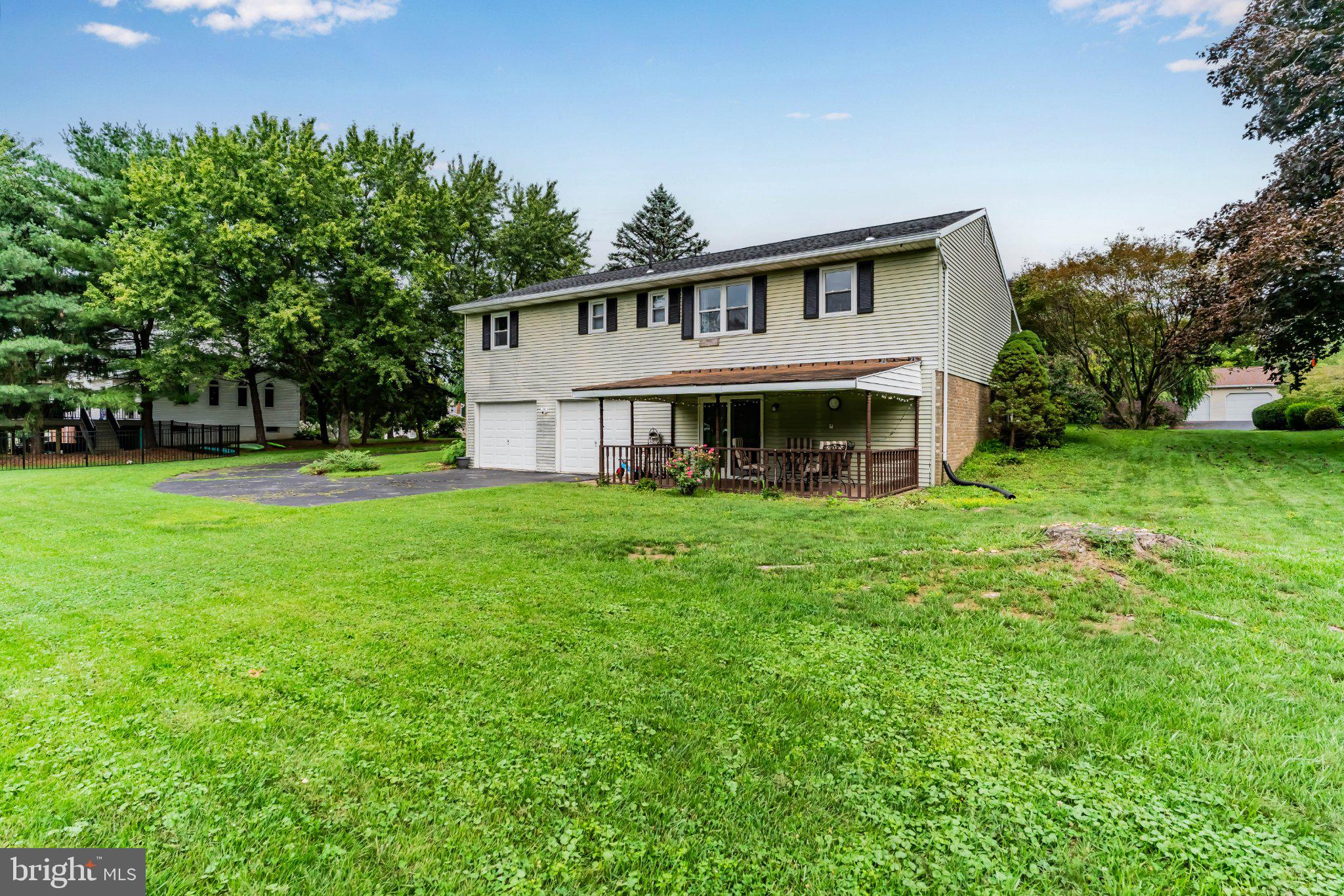 15 Parkside Dr, Hummelstown, PA 17036 photo