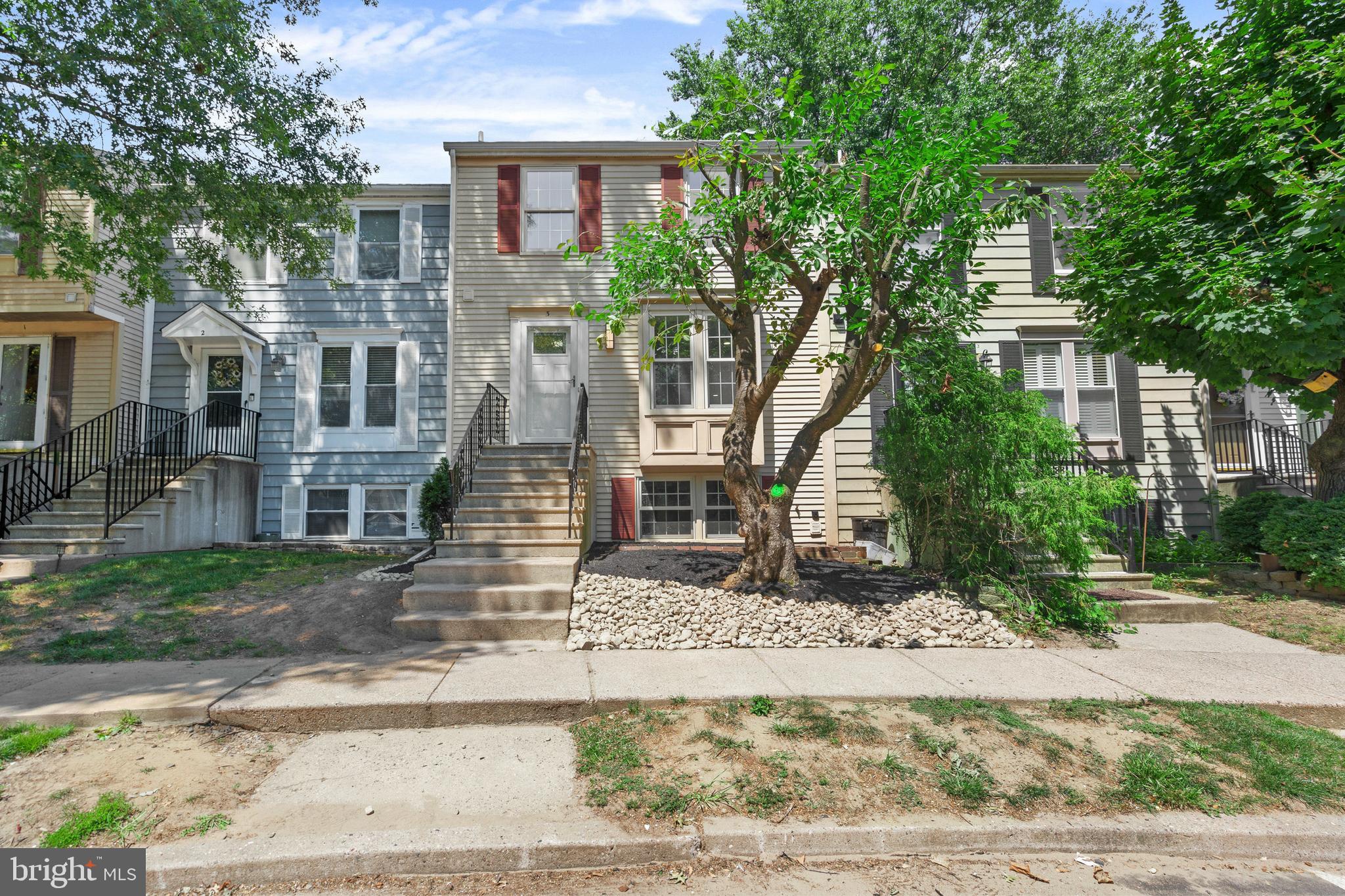 3 Woodland Ct, Hampton, NJ 08610