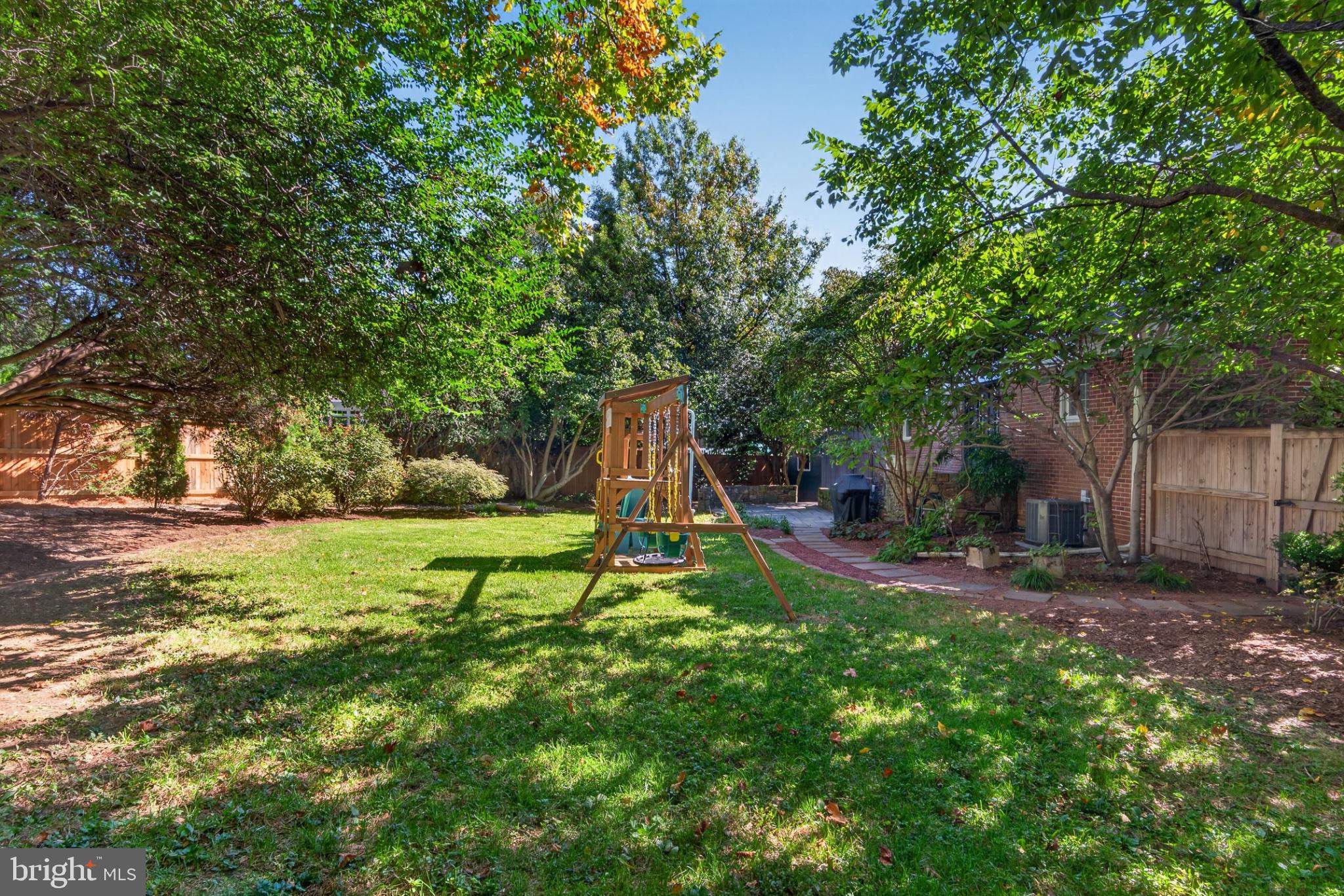 6013 Kingsford Ct, Bethesda, MD 20817 photo