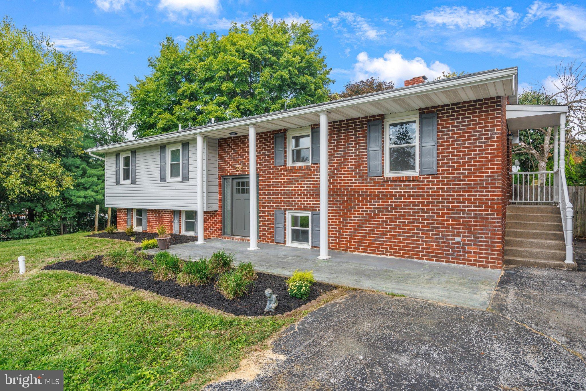 4903 Oriole Ct, Westminster, MD 21158 photo