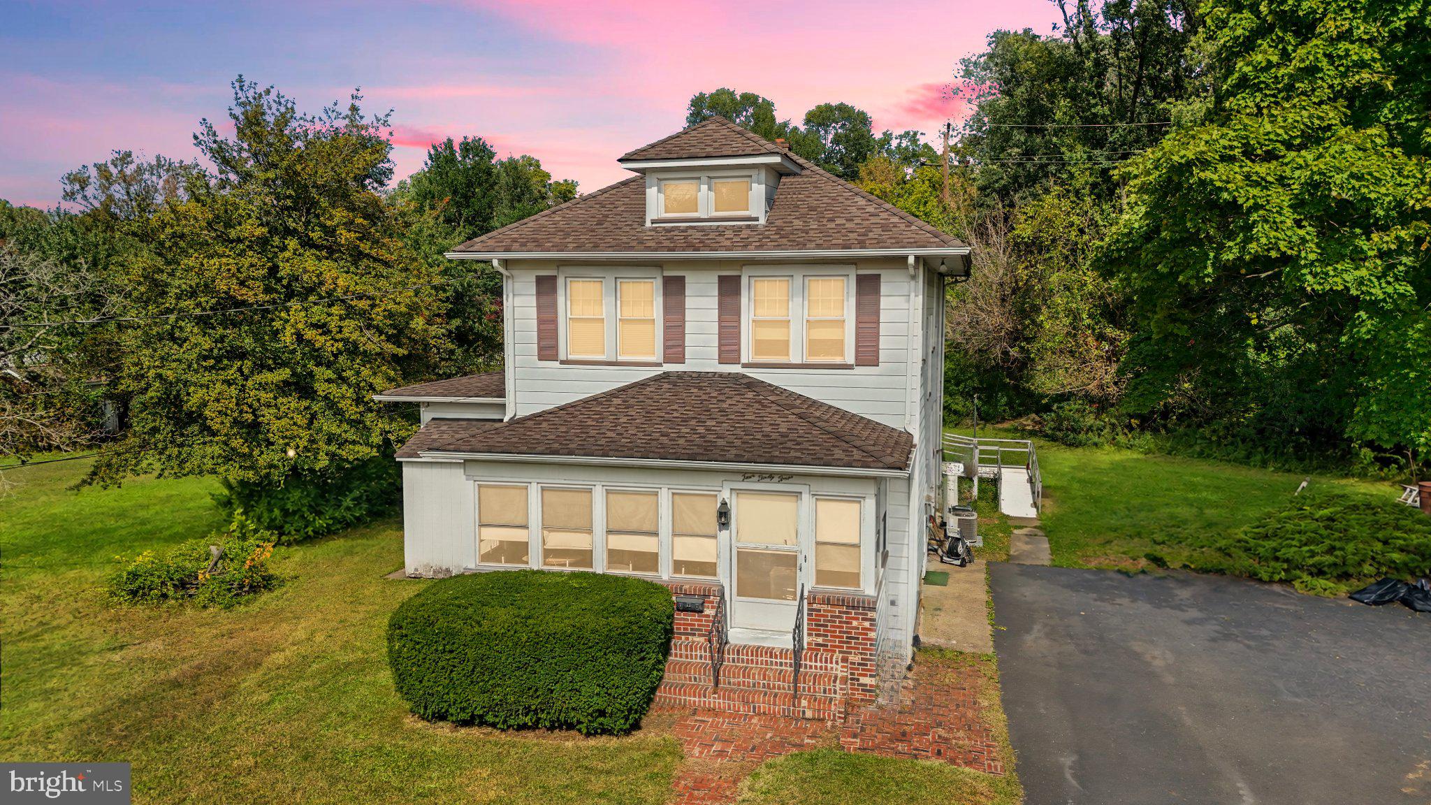 433 Wilbur Henry Dr, Florence, NJ 08518