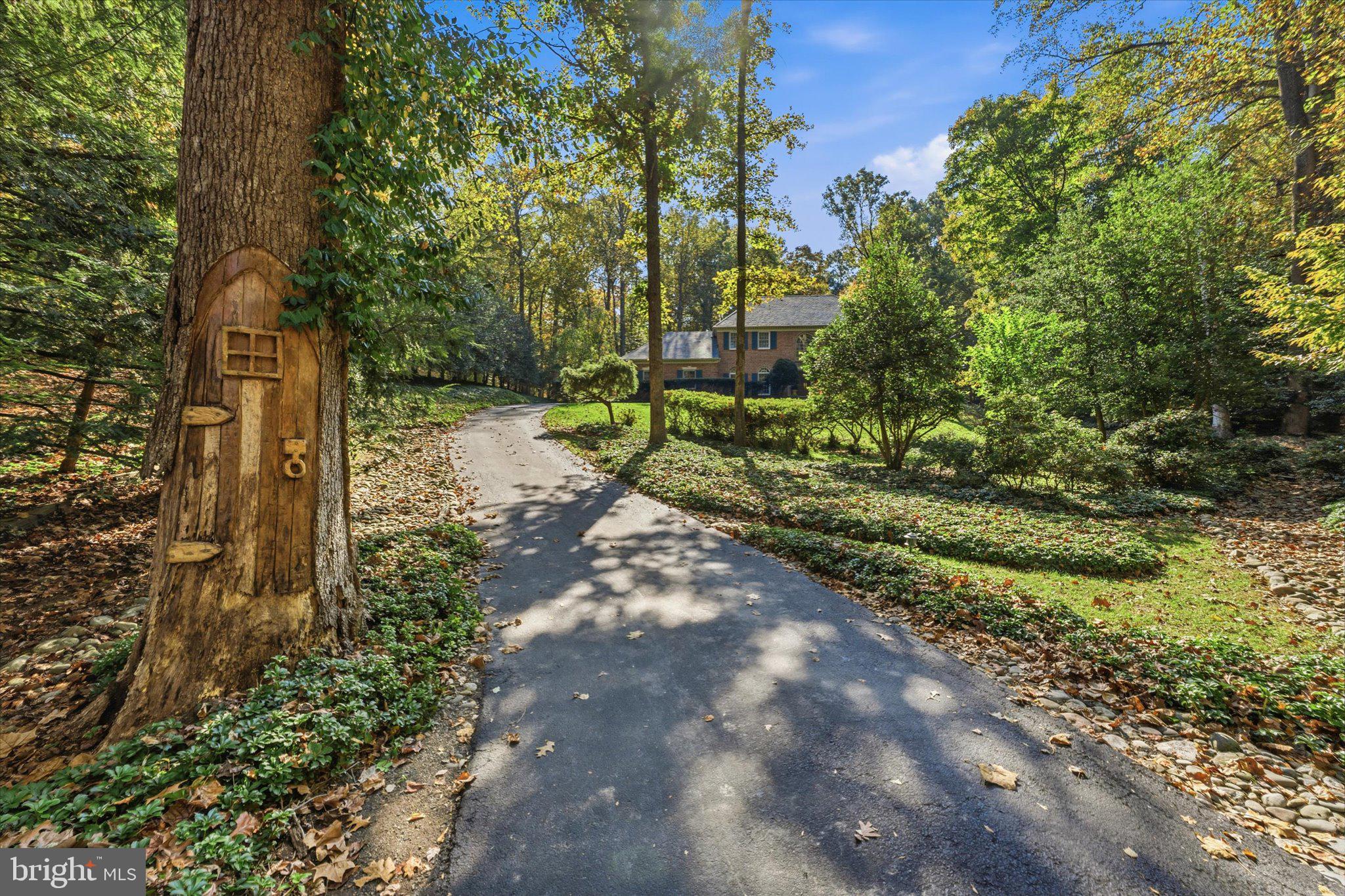 9211 Jeffery Rd, Great Falls, VA 22066