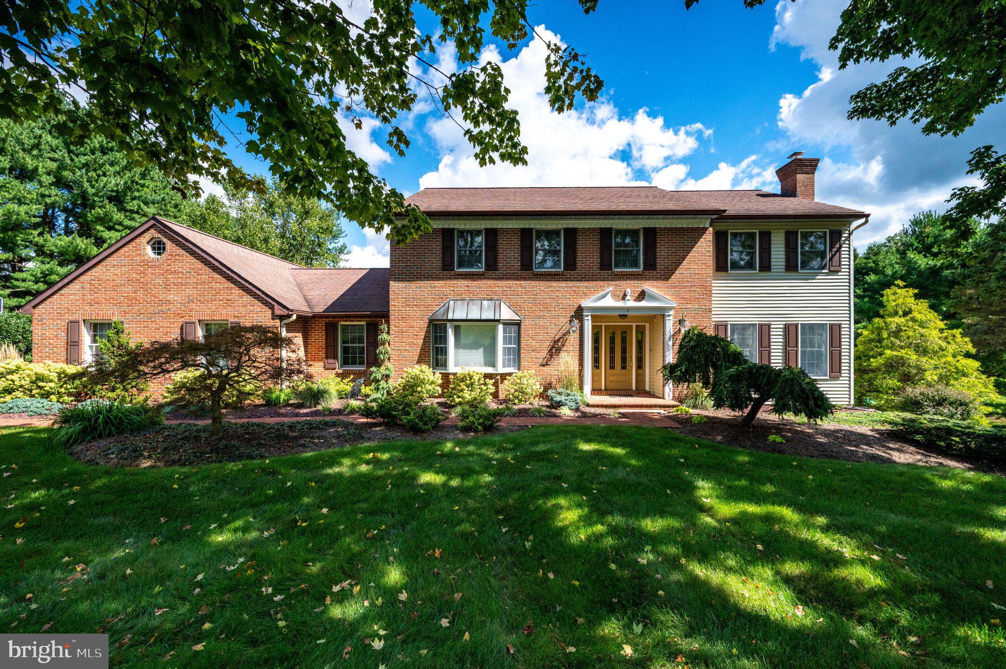4 Glen Hollow Ct, Reading, PA 19607
