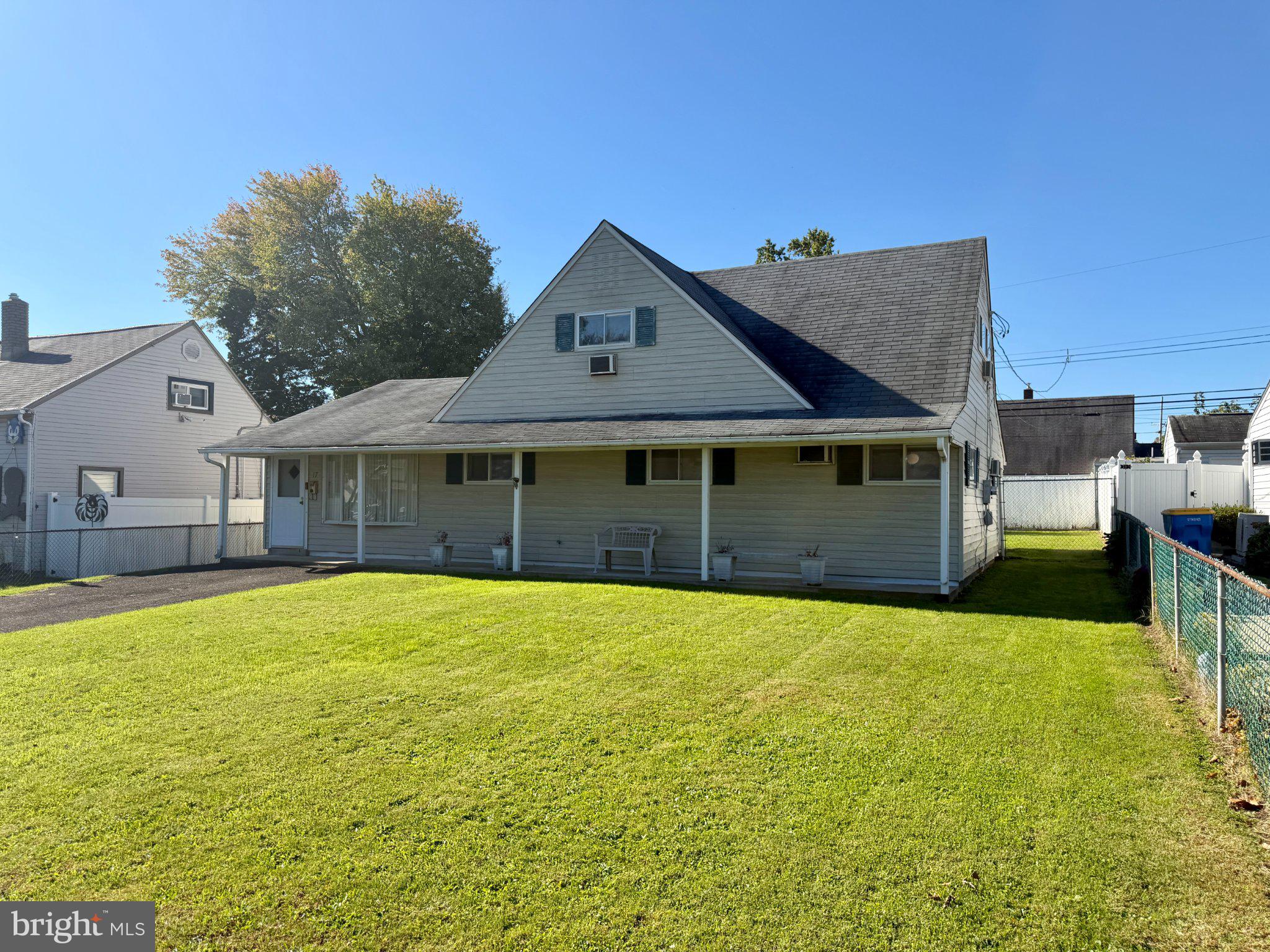 17 Rambler Ln, Levittown, PA 19055 photo