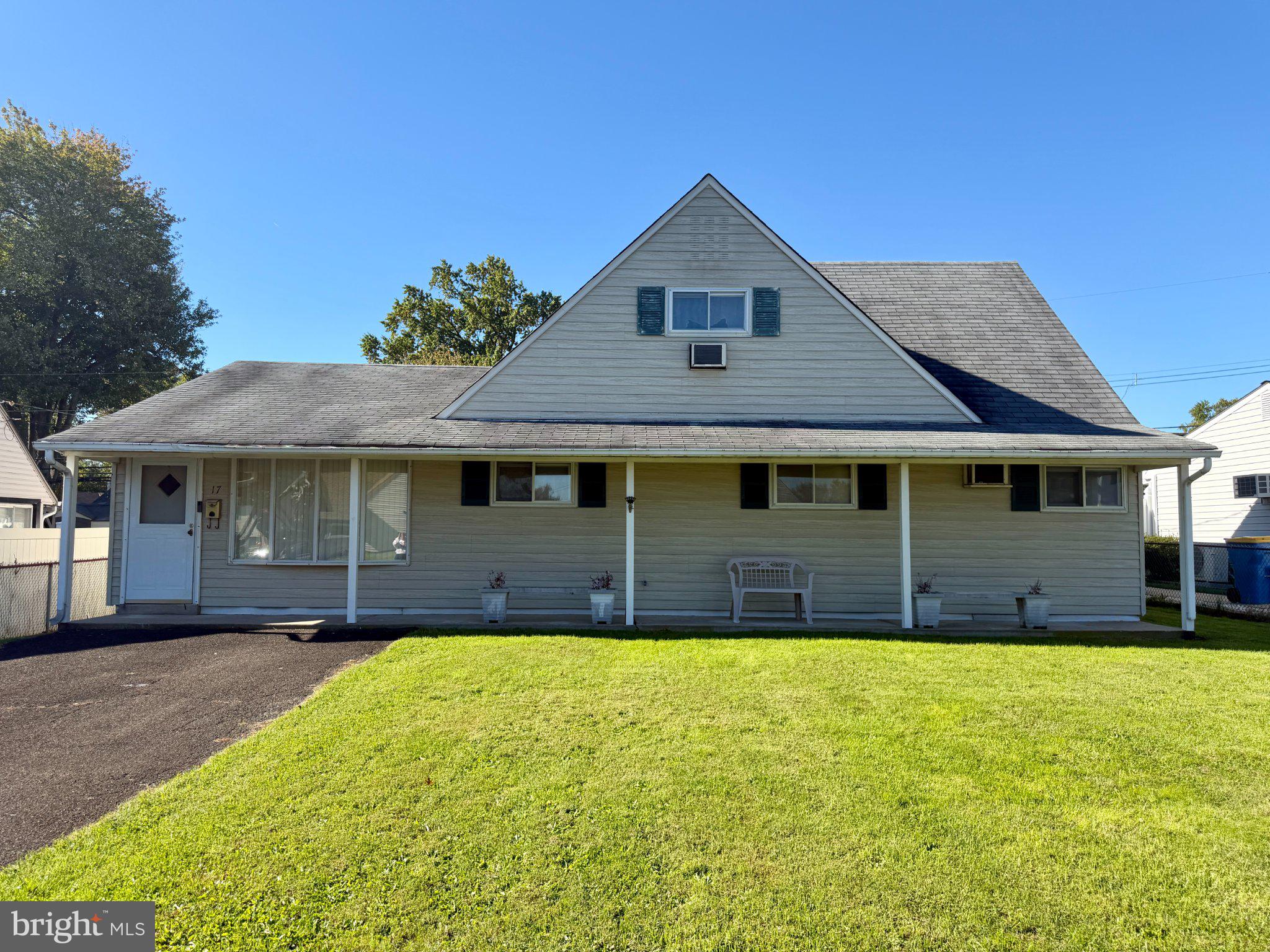 17 Rambler Ln, Levittown, PA 19055 photo