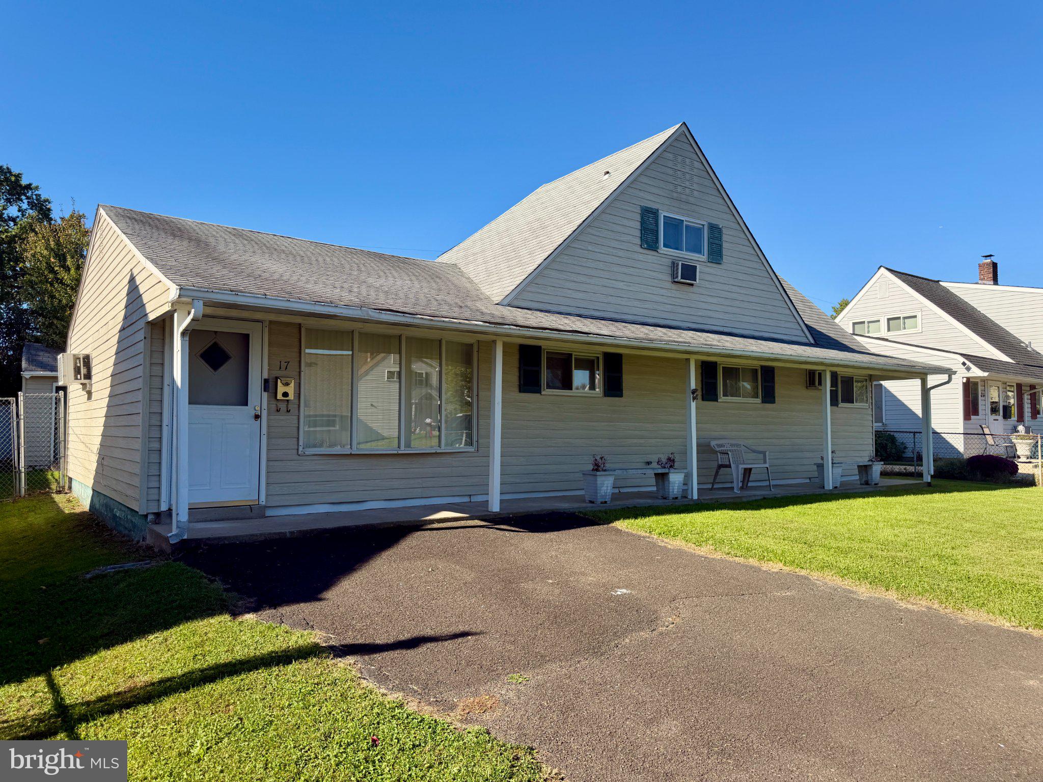17 Rambler Ln, Levittown, PA 19055 photo