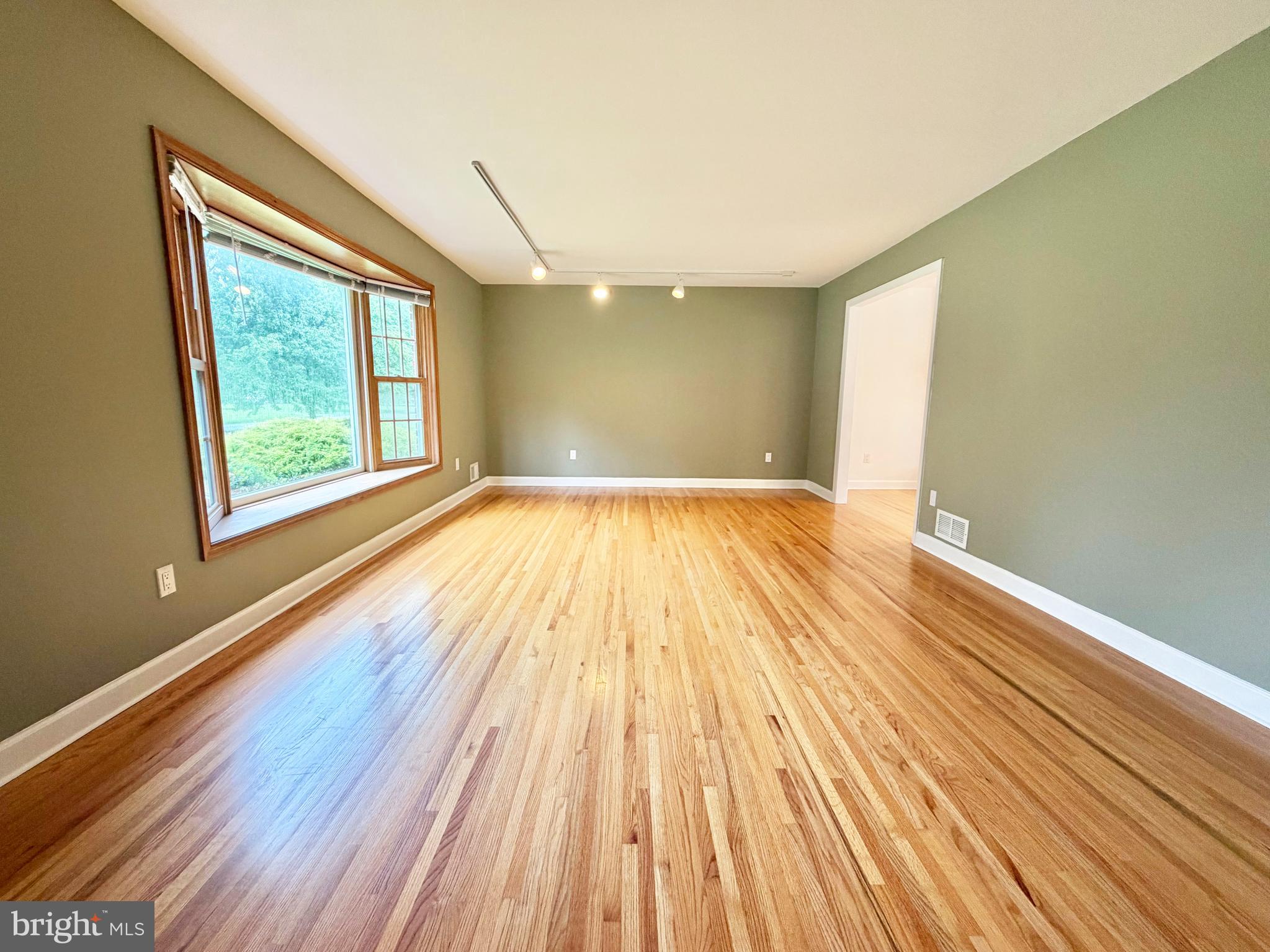 8 Evans Dr, West Windsor, NJ 08550 photo