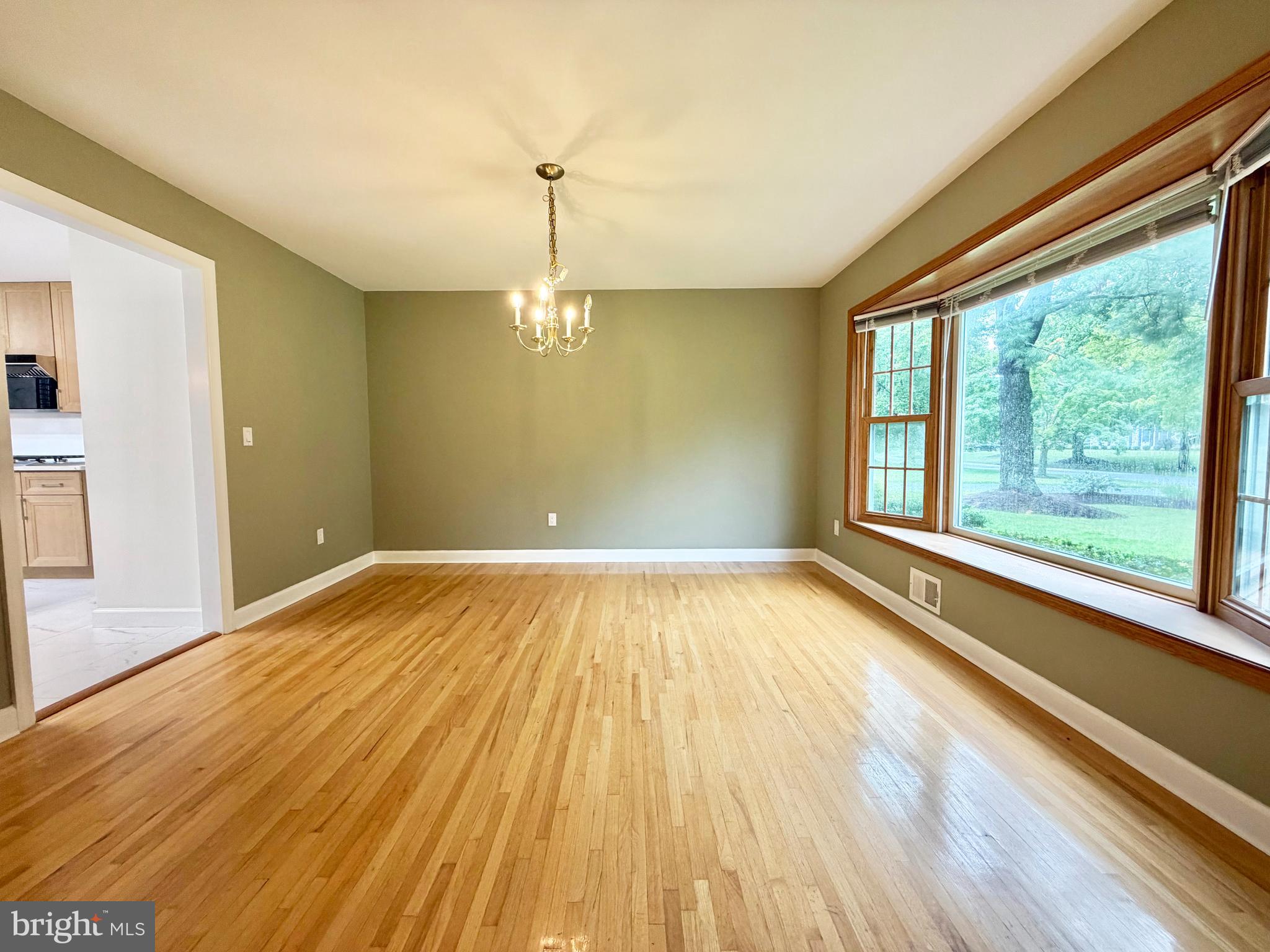 8 Evans Dr, West Windsor, NJ 08550 photo