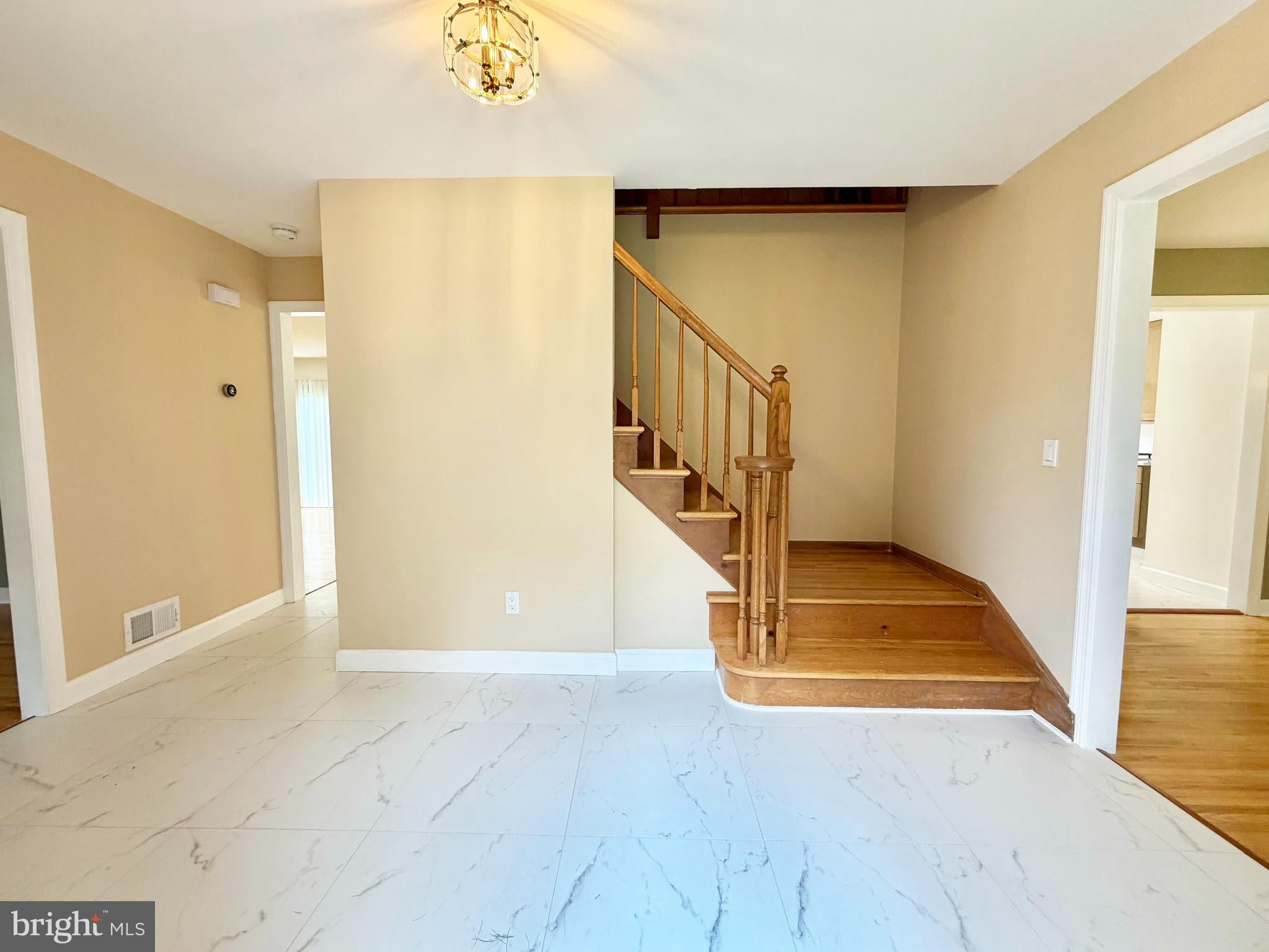 8 Evans Dr, West Windsor, NJ 08550 photo