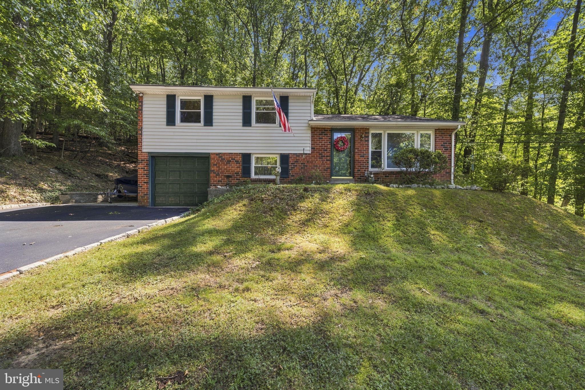 514 Forest Rd, Wayne, PA 19087
