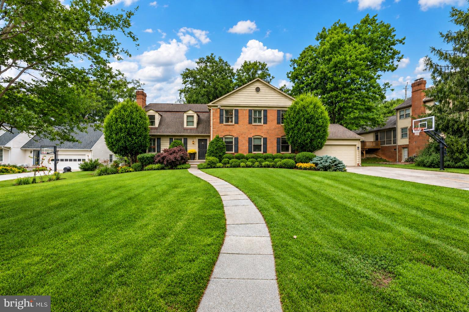 8308 River Falls Dr, Potomac, MD 20854