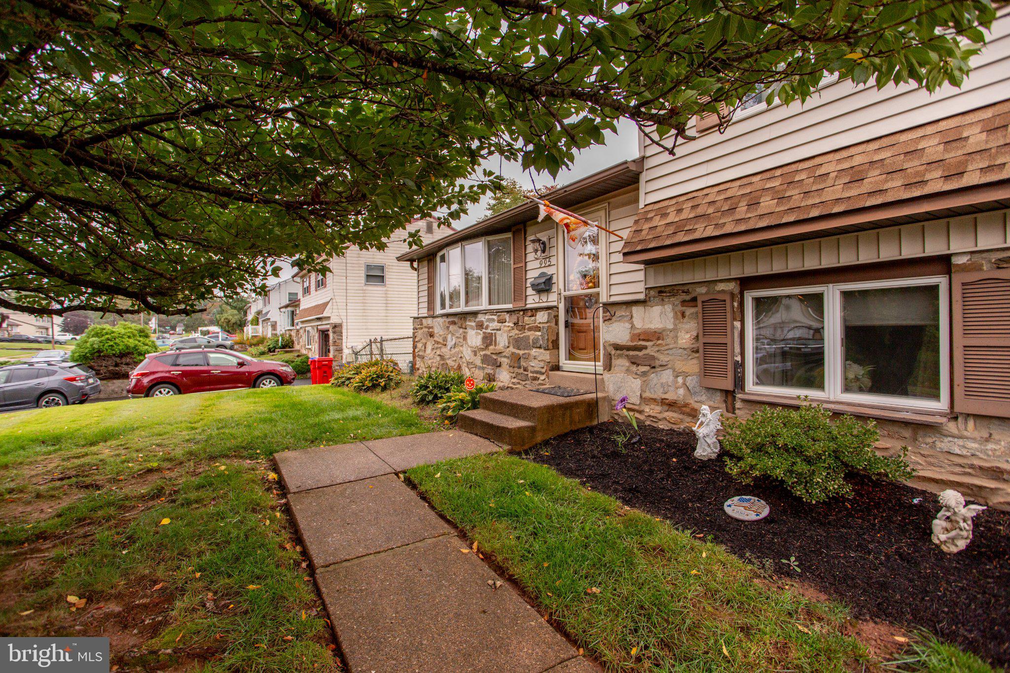 995 Hilltop Rd, Warminster, PA 18974 photo