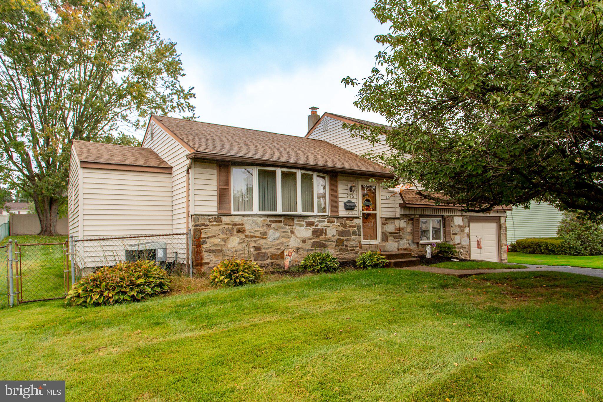 995 Hilltop Rd, Warminster, PA 18974 photo
