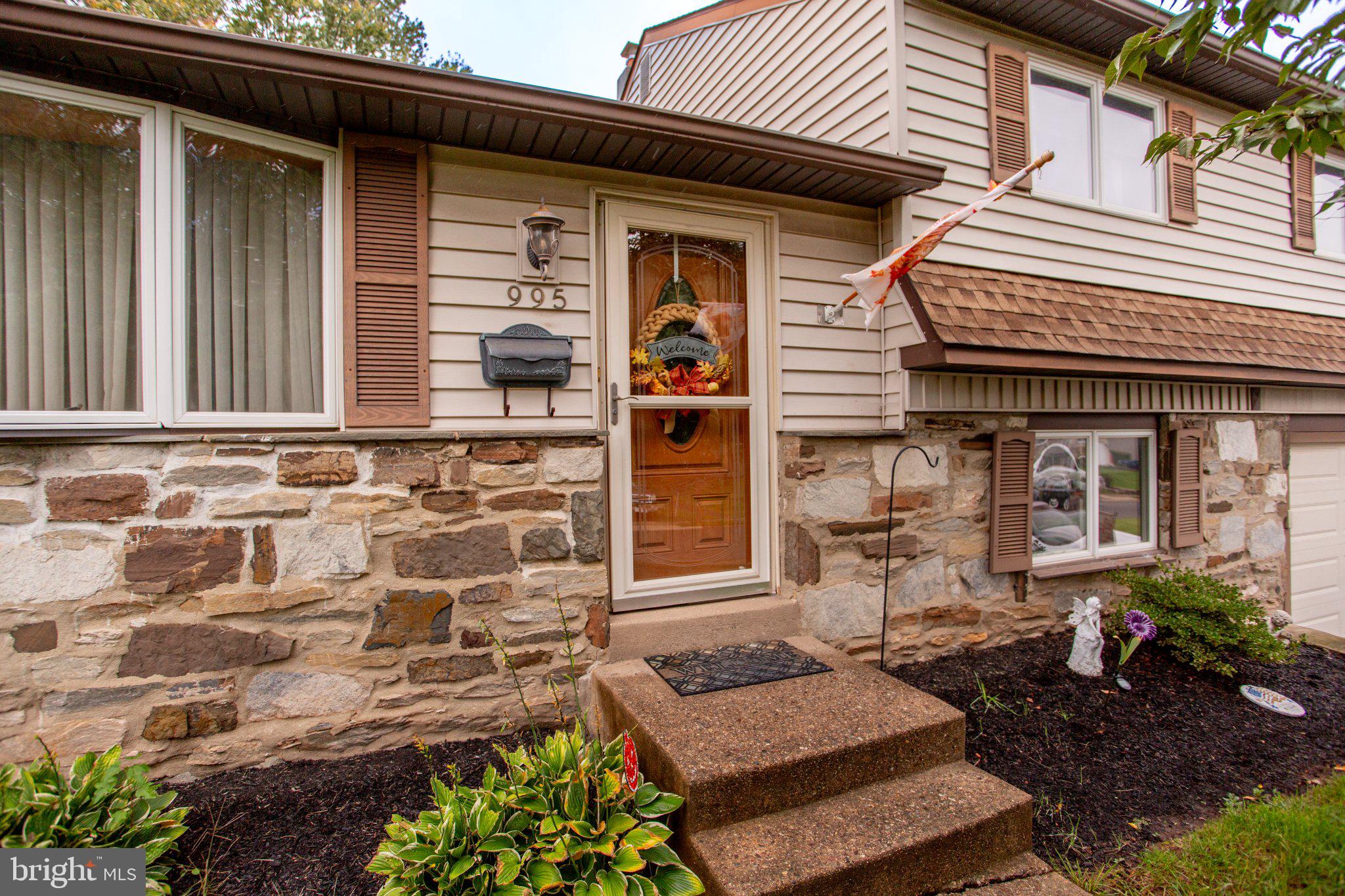 995 Hilltop Rd, Warminster, PA 18974 photo