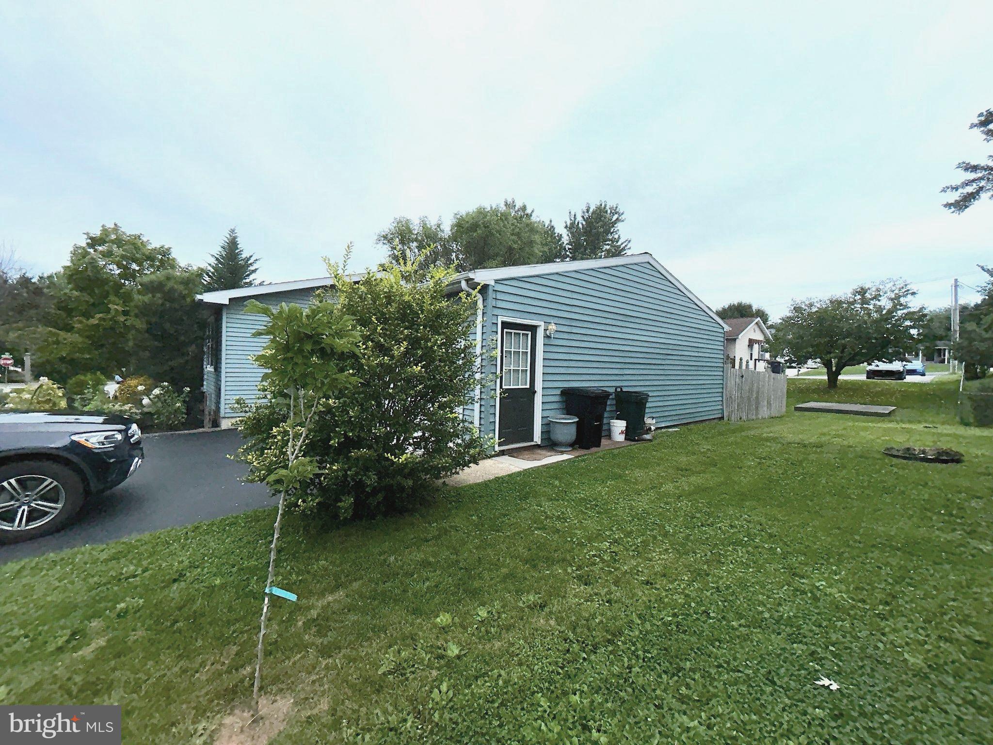 4 Corey Ln, New Oxford, PA 17350 photo