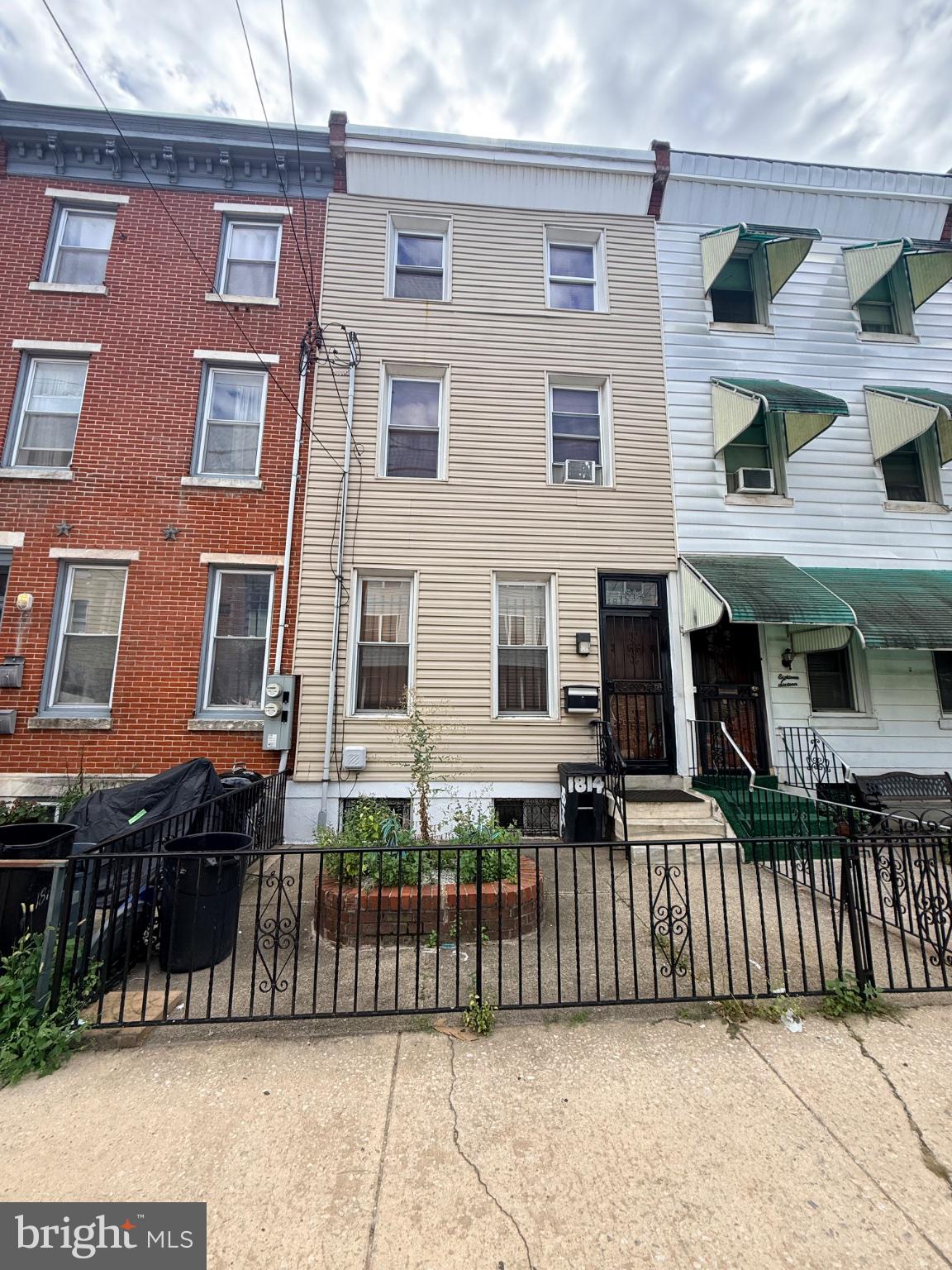 1814 Master St, Philadelphia, PA 19121