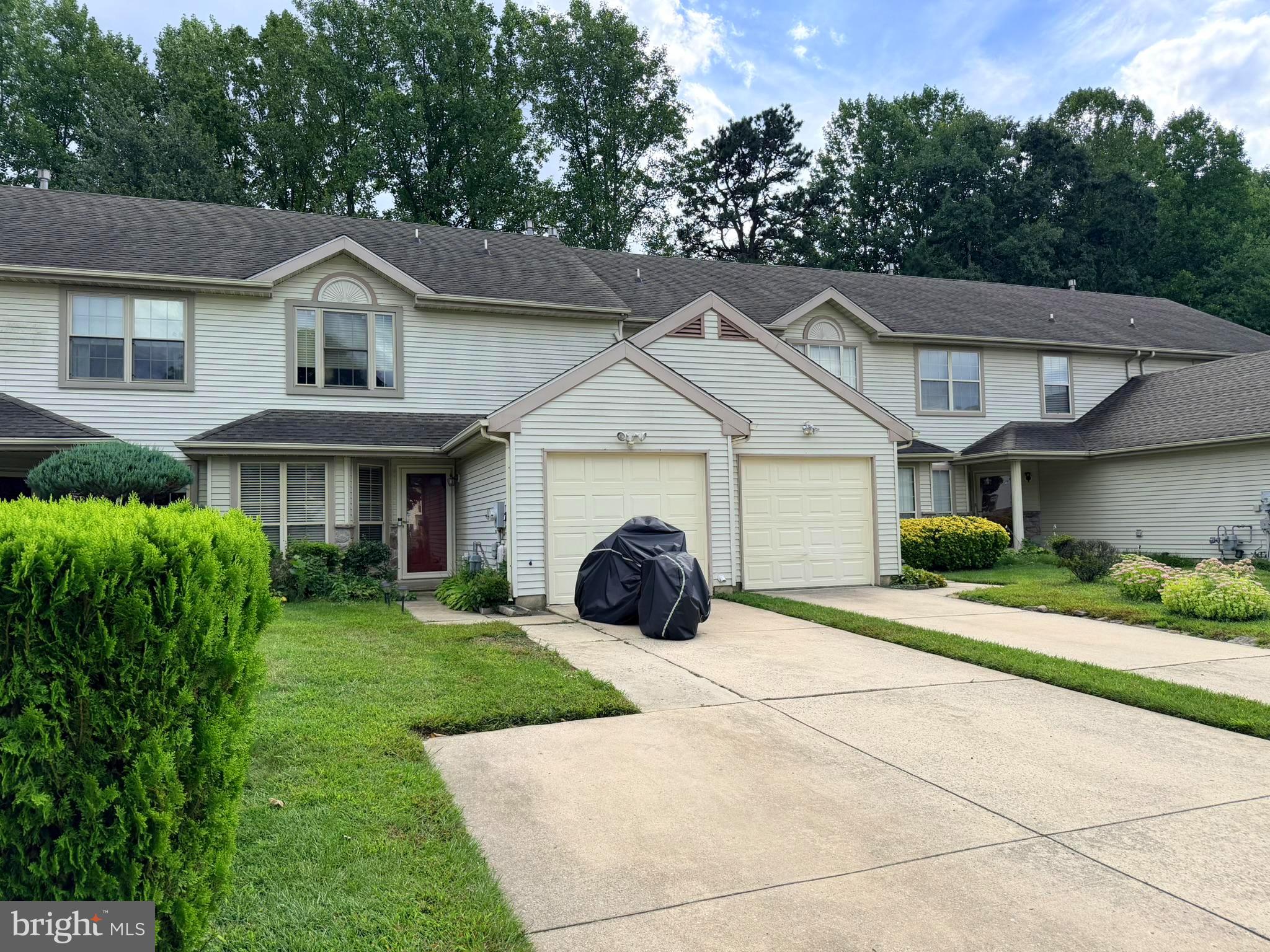 73 Fox Meadow Dr, Sicklerville, NJ 08081