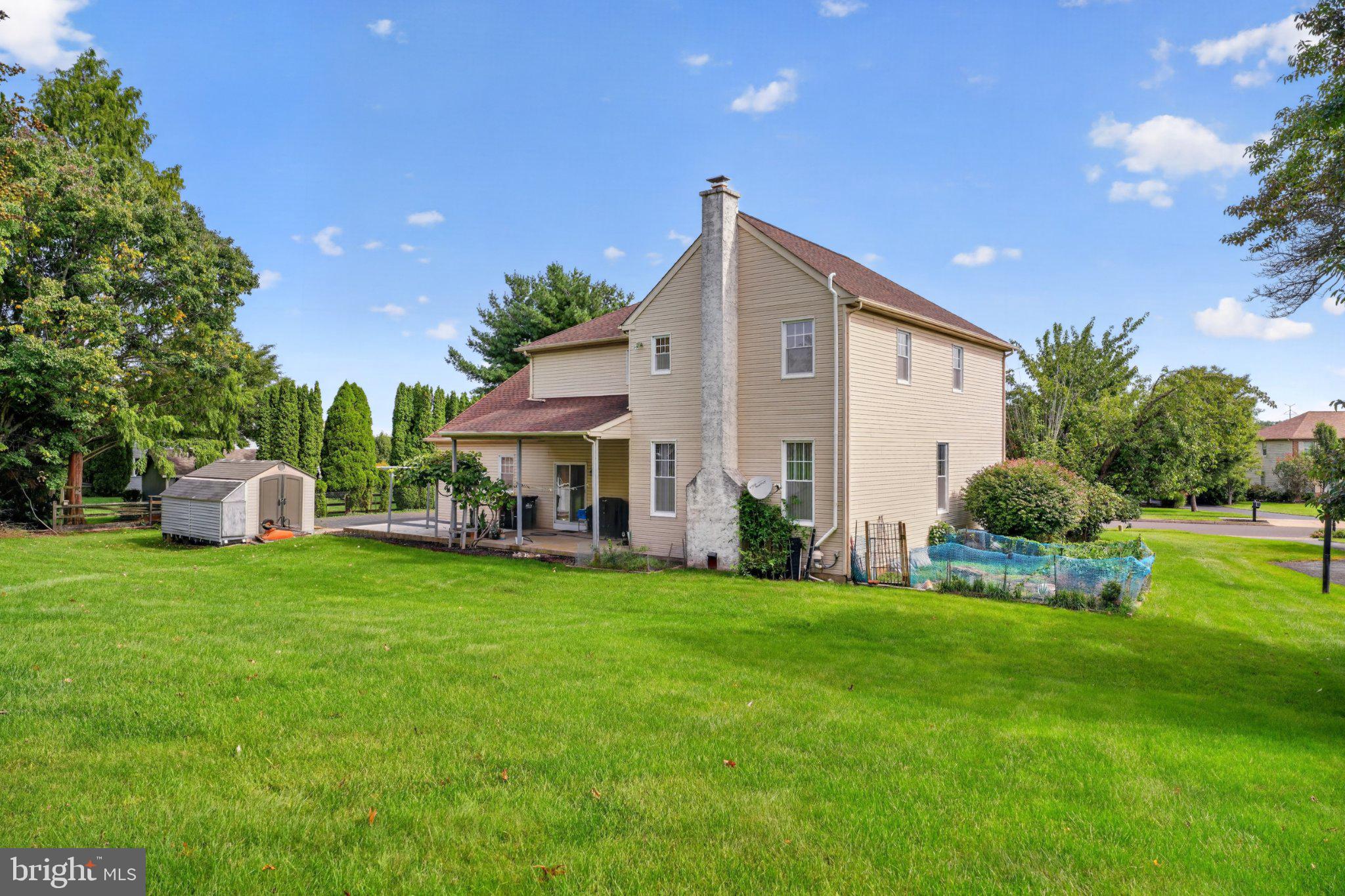 102 Trotter Ln, North Wales, PA 19454 photo