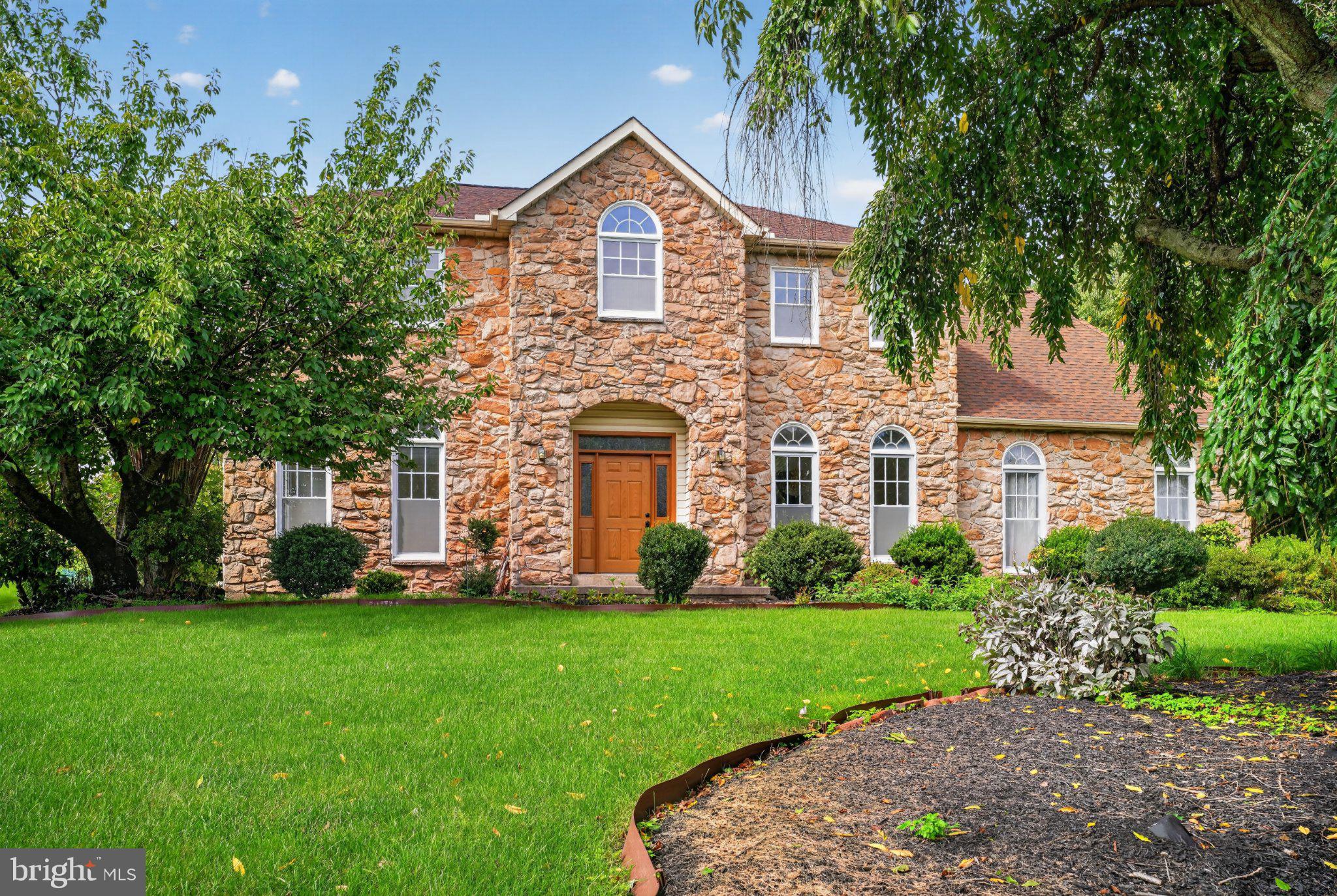 102 Trotter Ln, North Wales, PA 19454