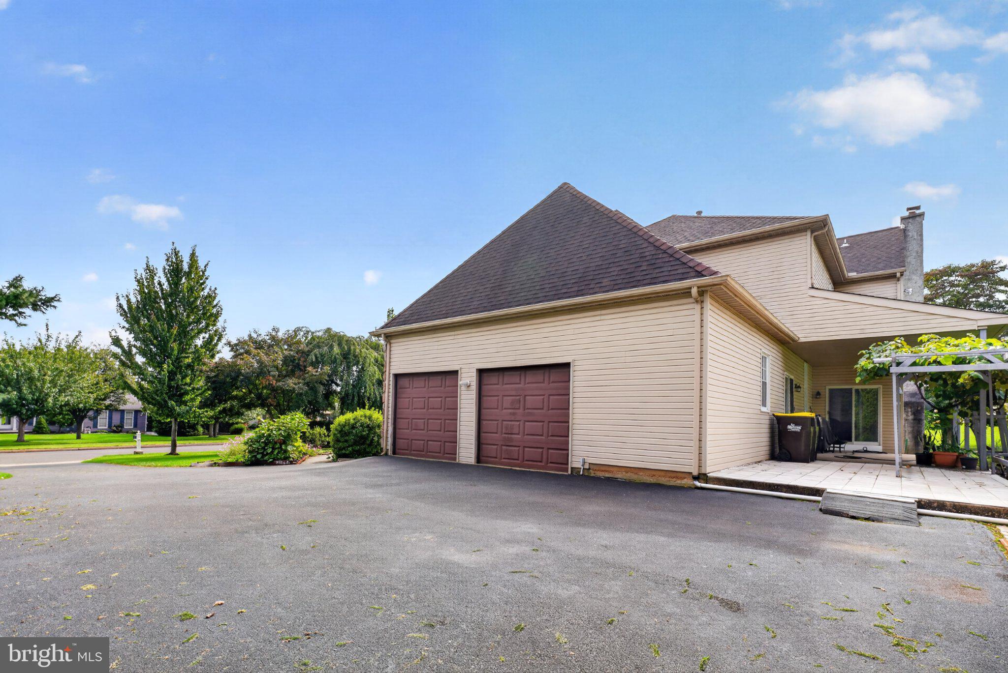 102 Trotter Ln, North Wales, PA 19454 photo