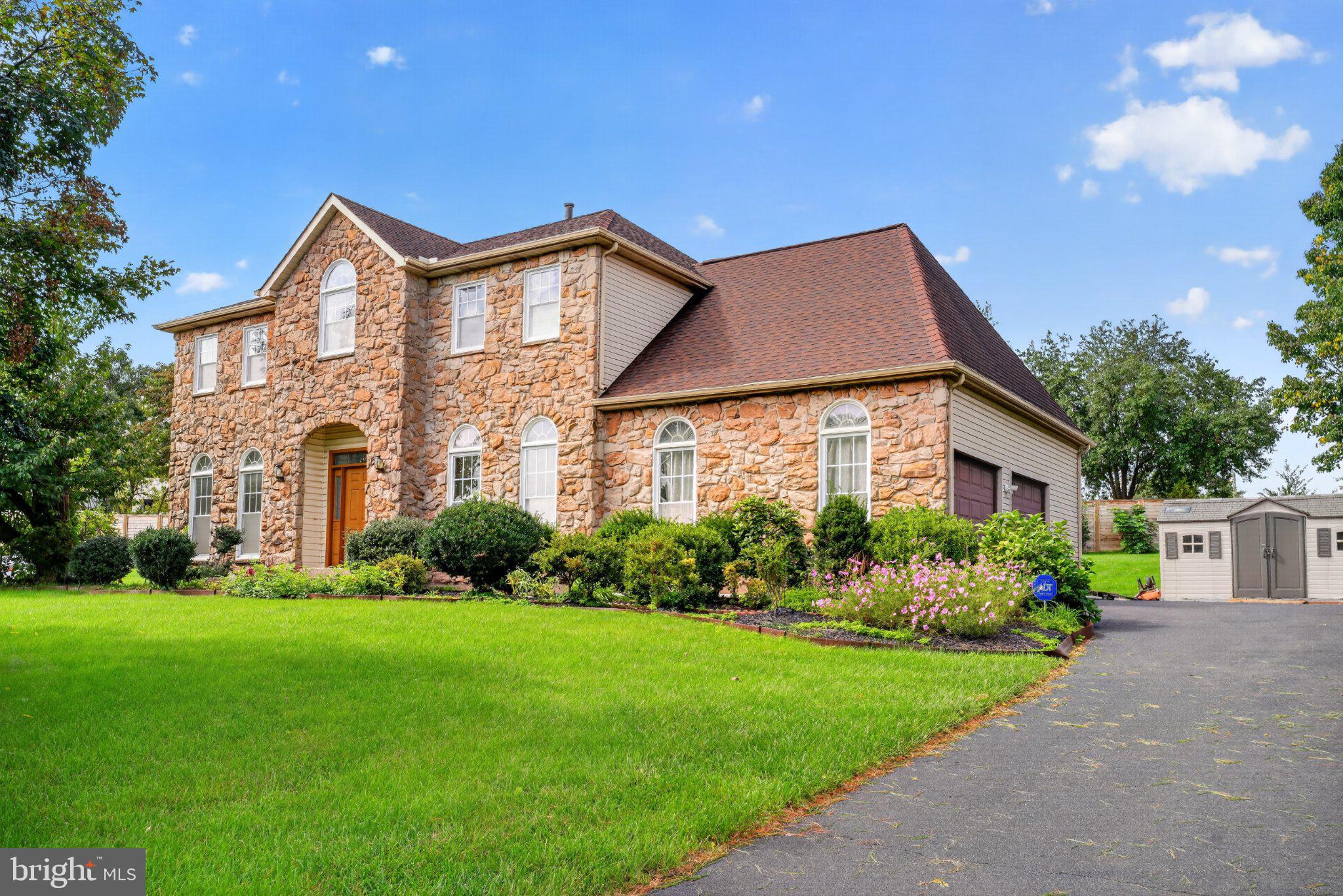102 Trotter Ln, North Wales, PA 19454 photo