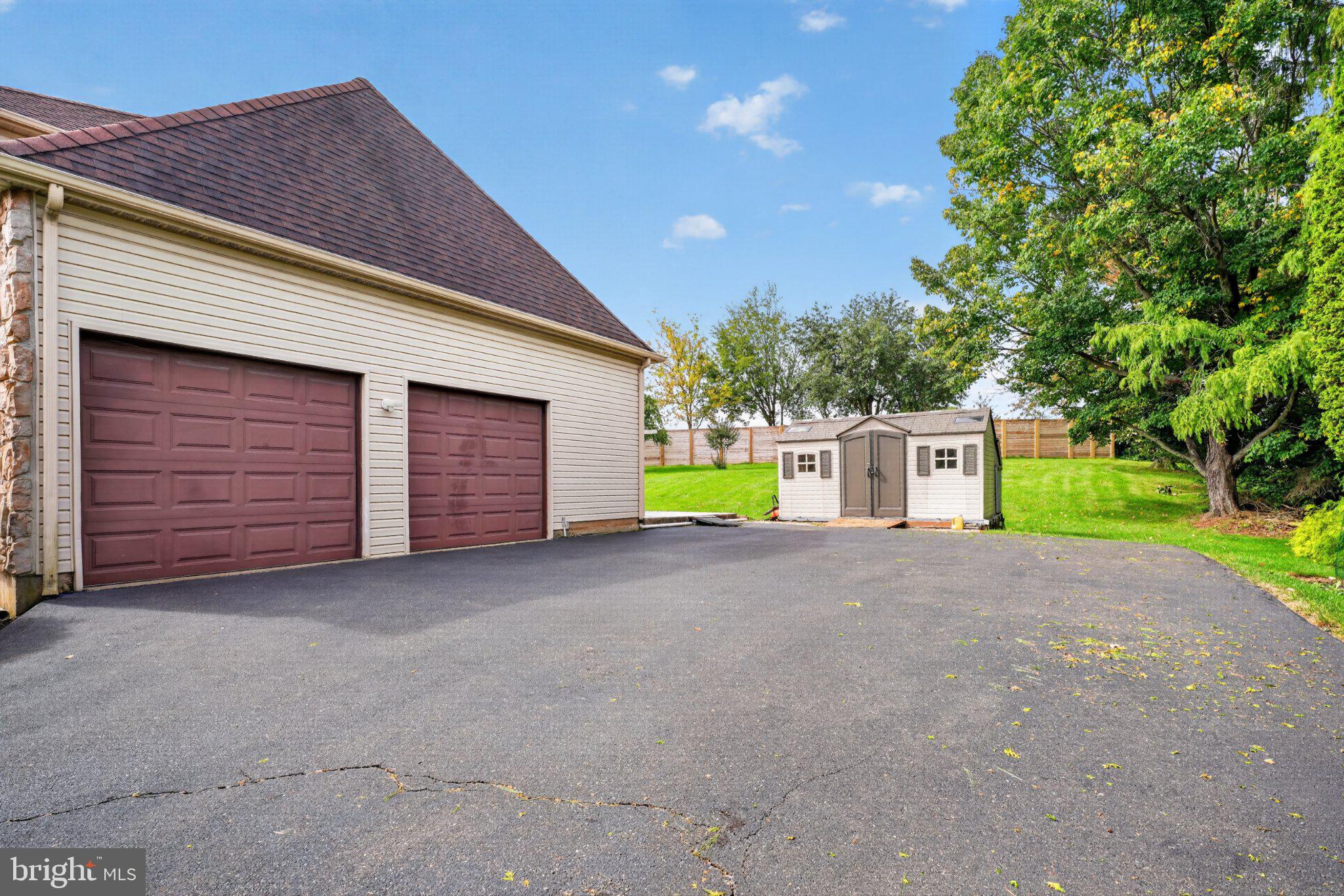 102 Trotter Ln, North Wales, PA 19454 photo