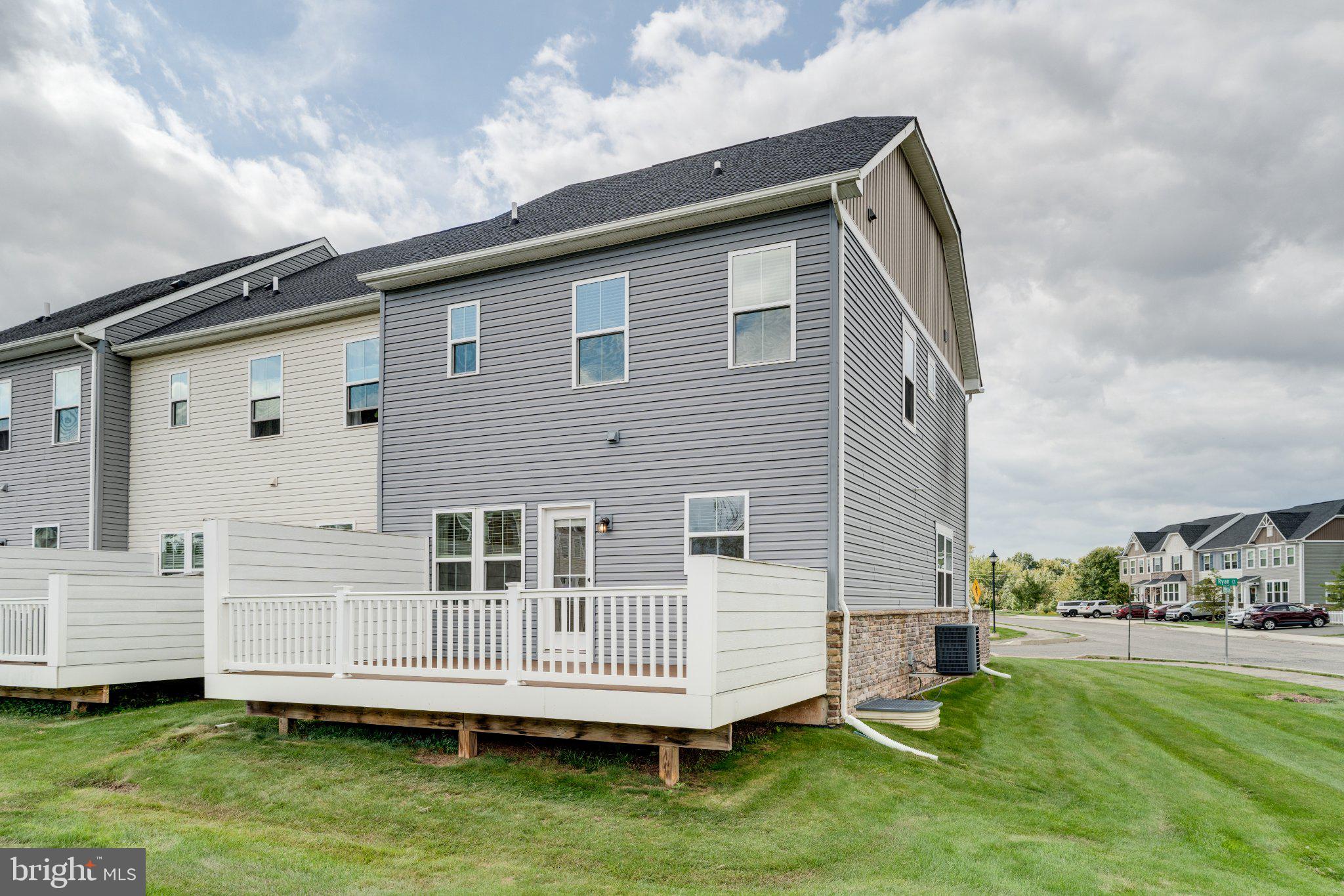 2 Ryan Ct, Gilbertsville, PA 19525 photo