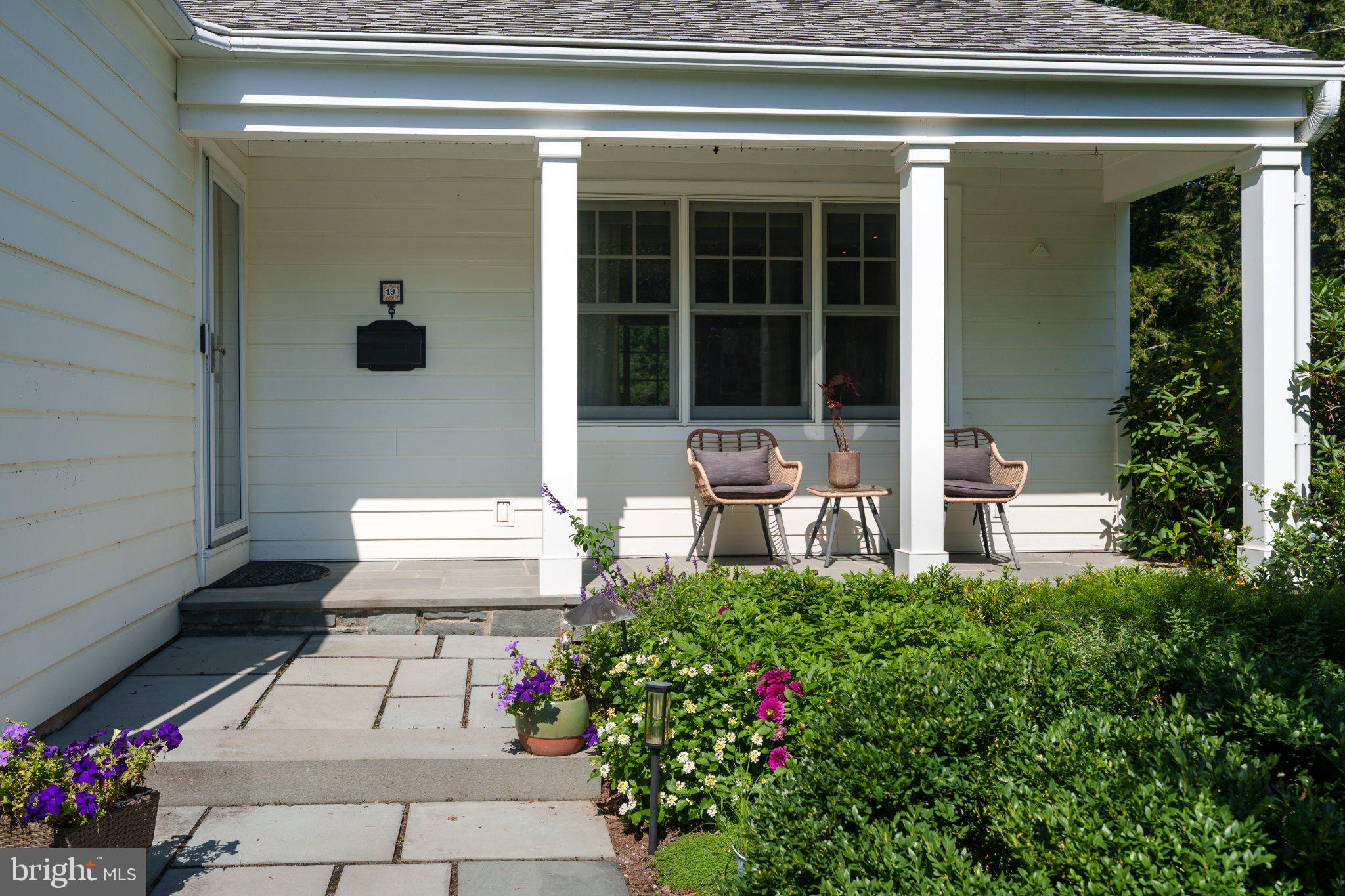 19 Maple Ln, Pennington, NJ 08534 photo