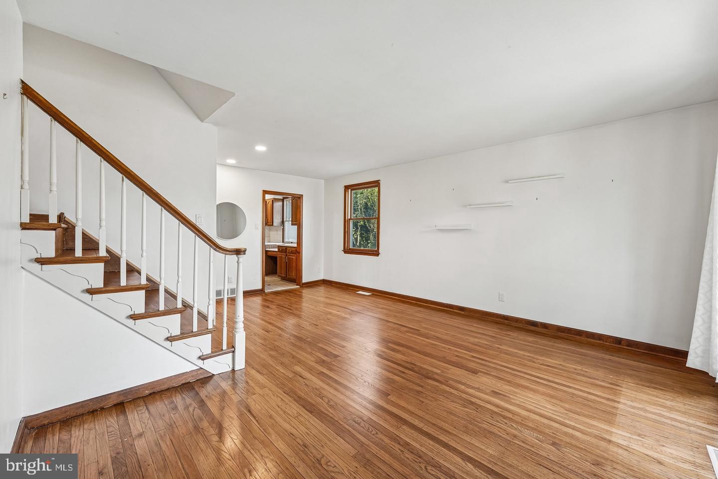 915 Lomond Ln, Philadelphia, PA 19128 photo