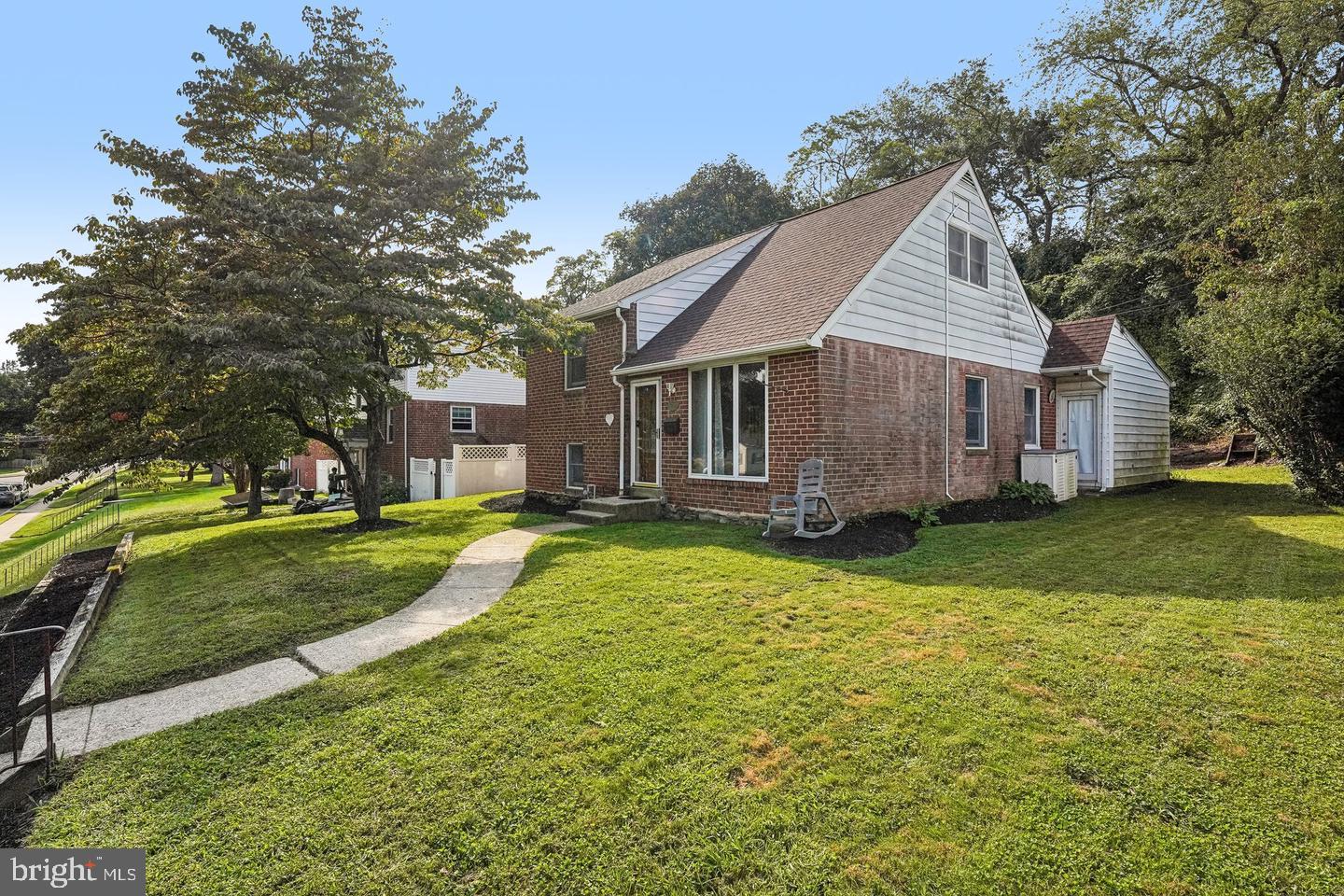 915 Lomond Ln, Philadelphia, PA 19128 photo